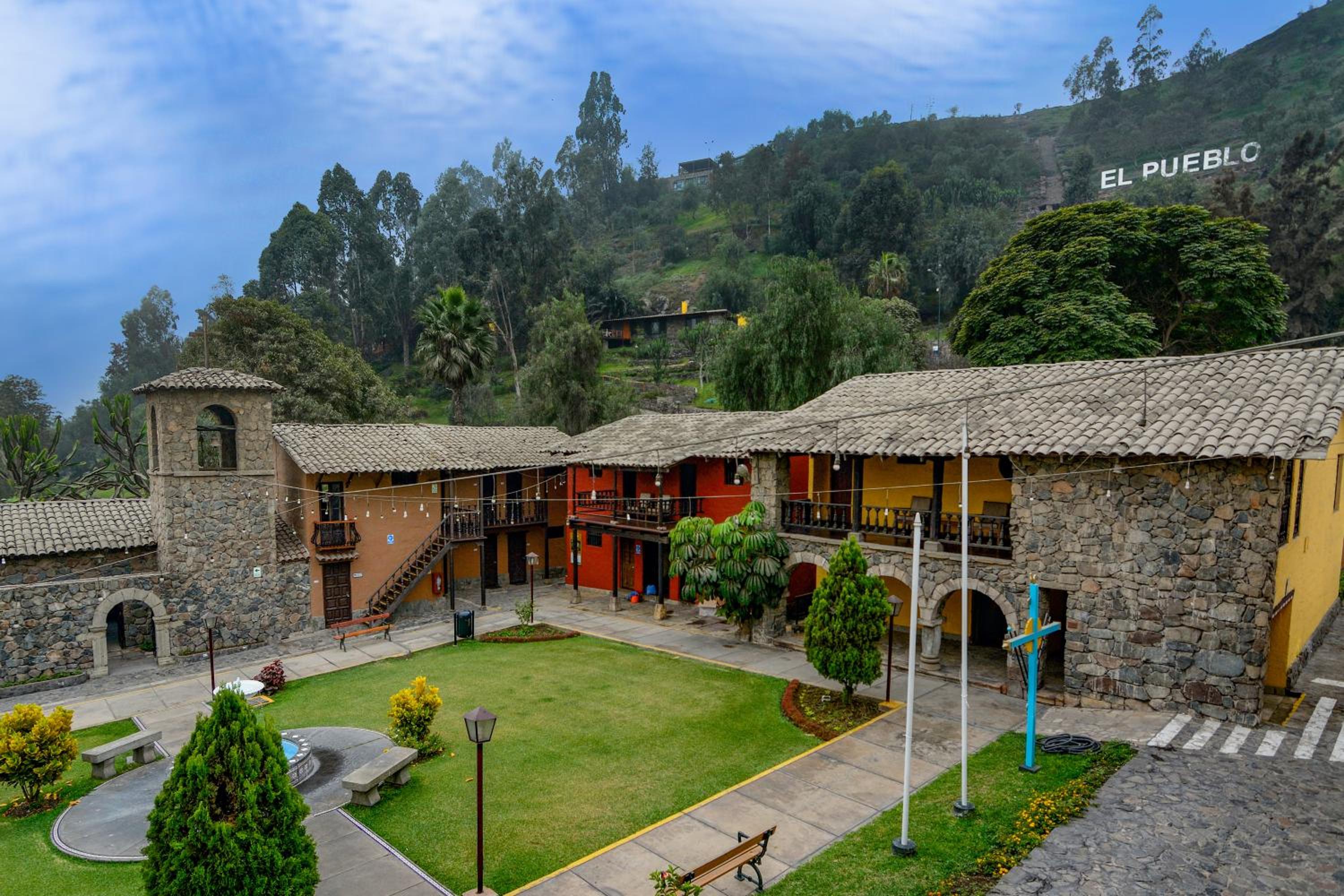 Decameron El Pueblo