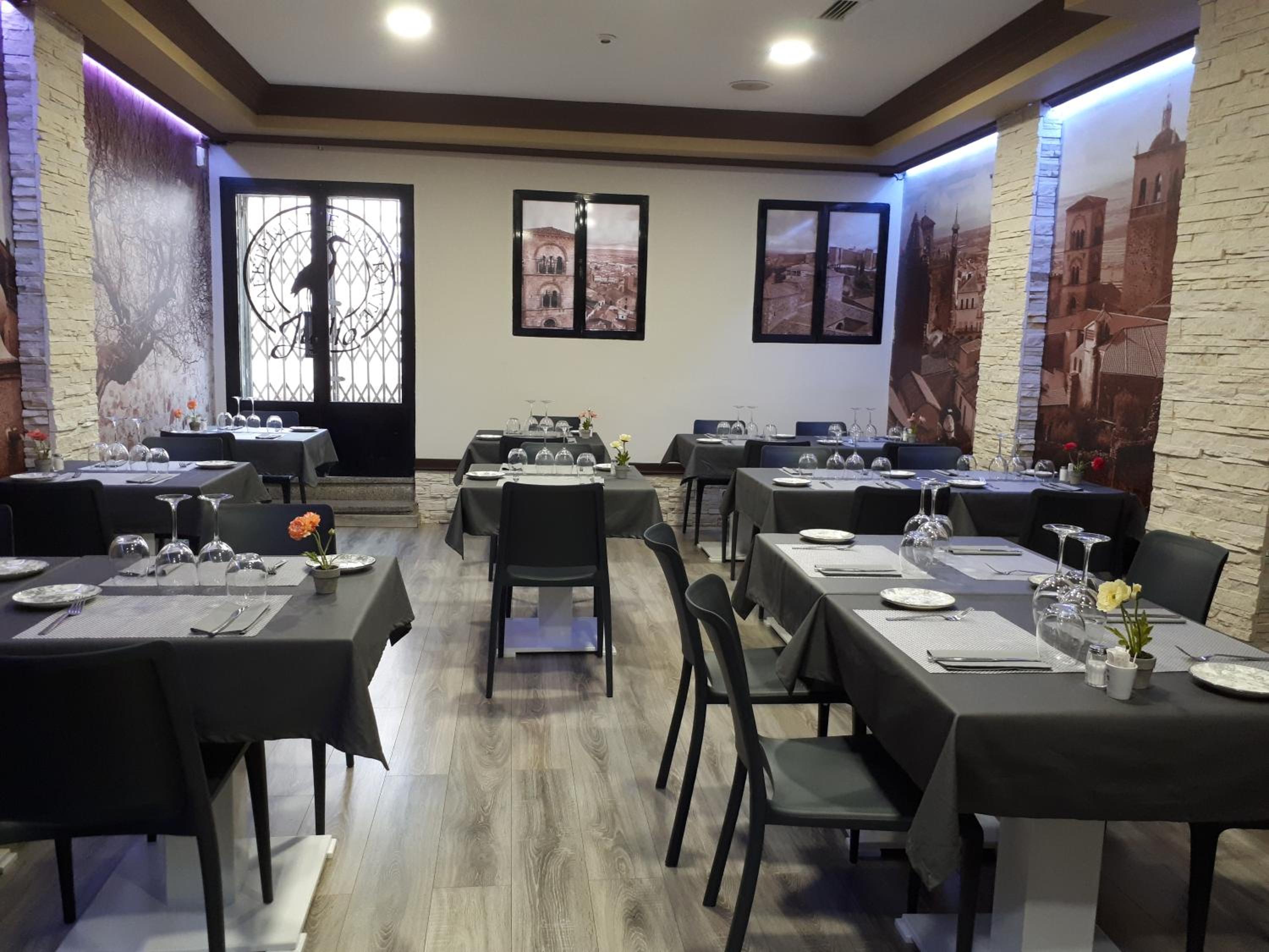 Hostal Julio en Trujillo — dining