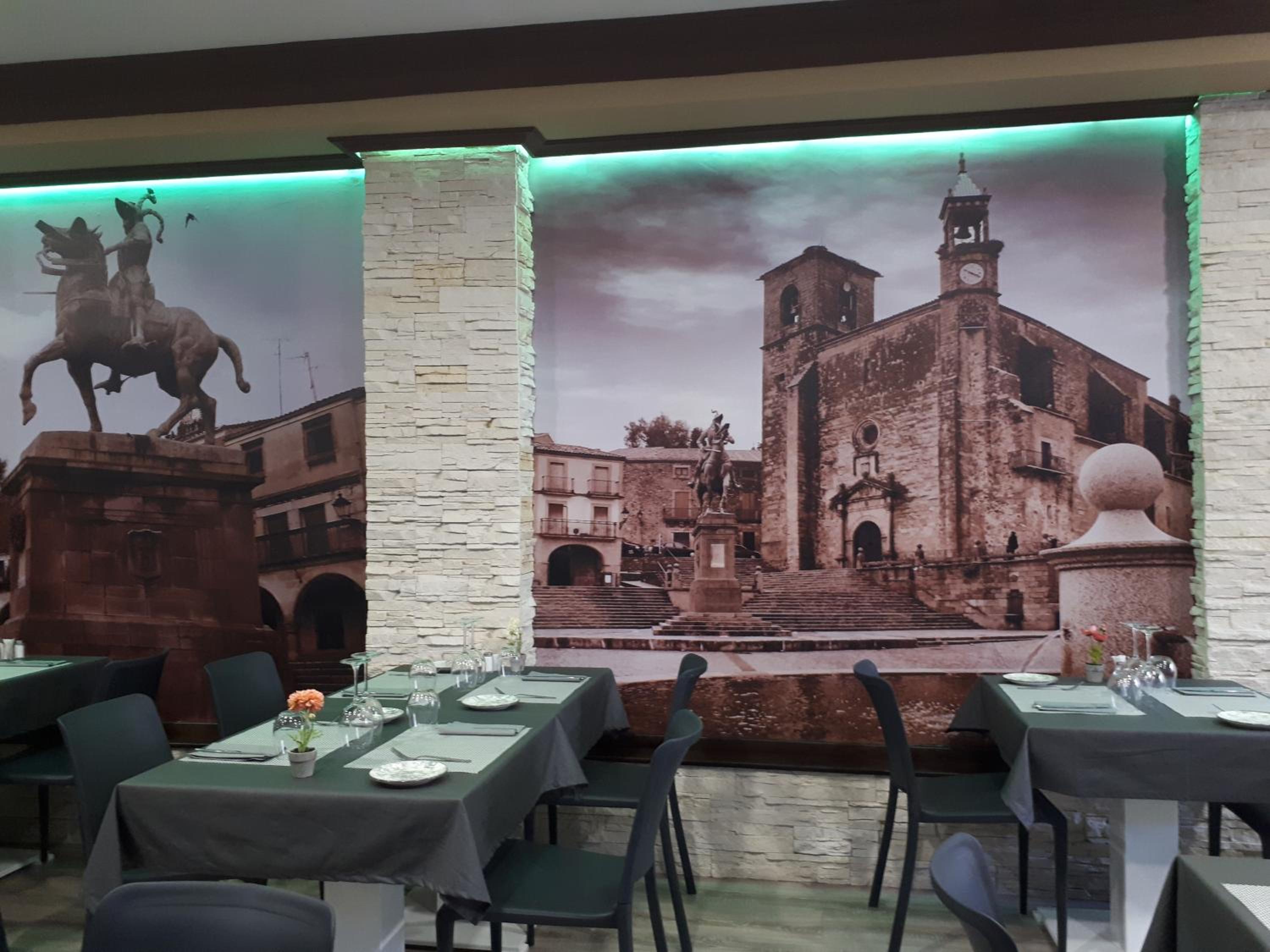 Hostal Julio en Trujillo — dining