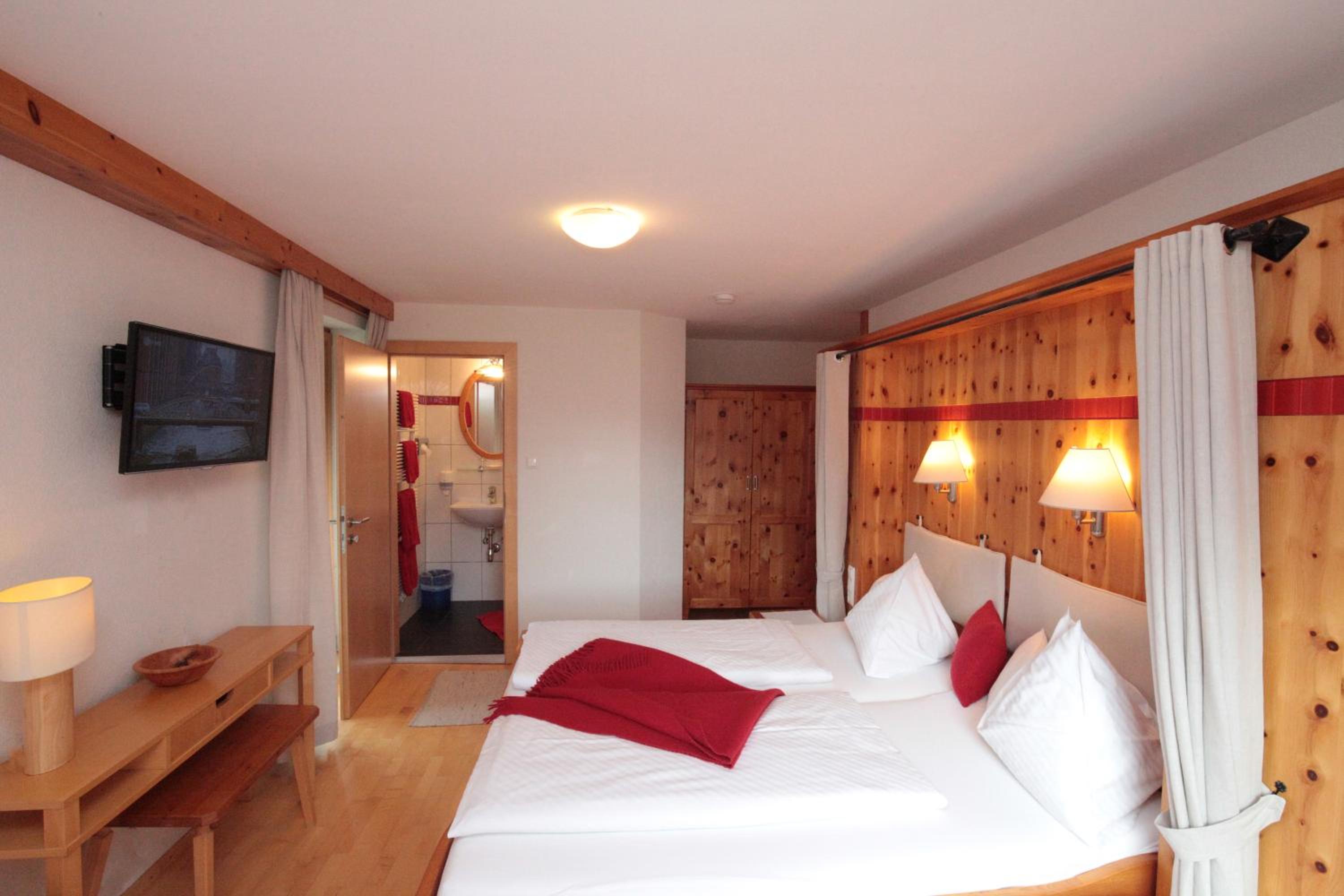 Pension & Appartements Ronacherhof -Mountain Hideaway Slopeside