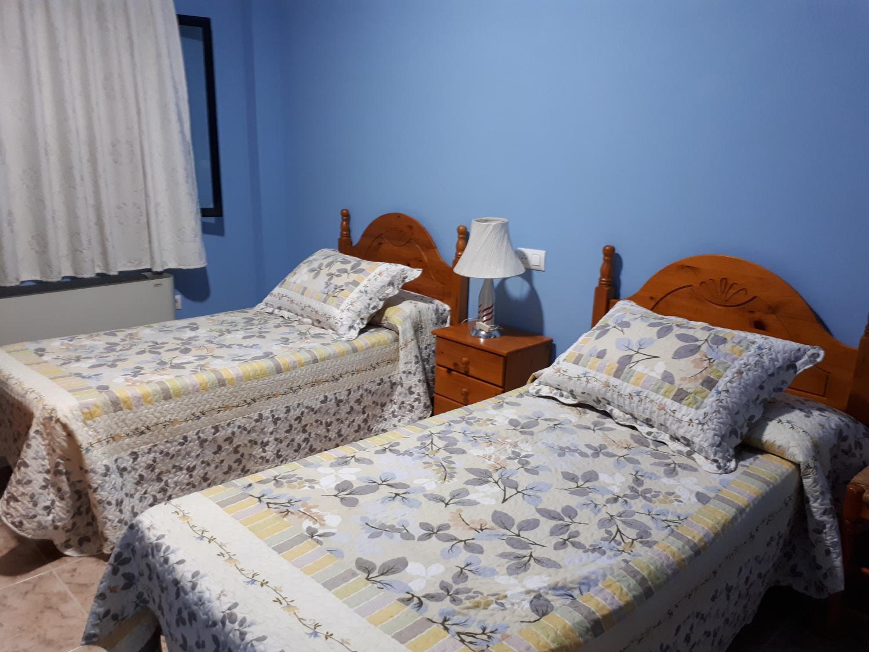 Hostal Julio en Trujillo — hotel room