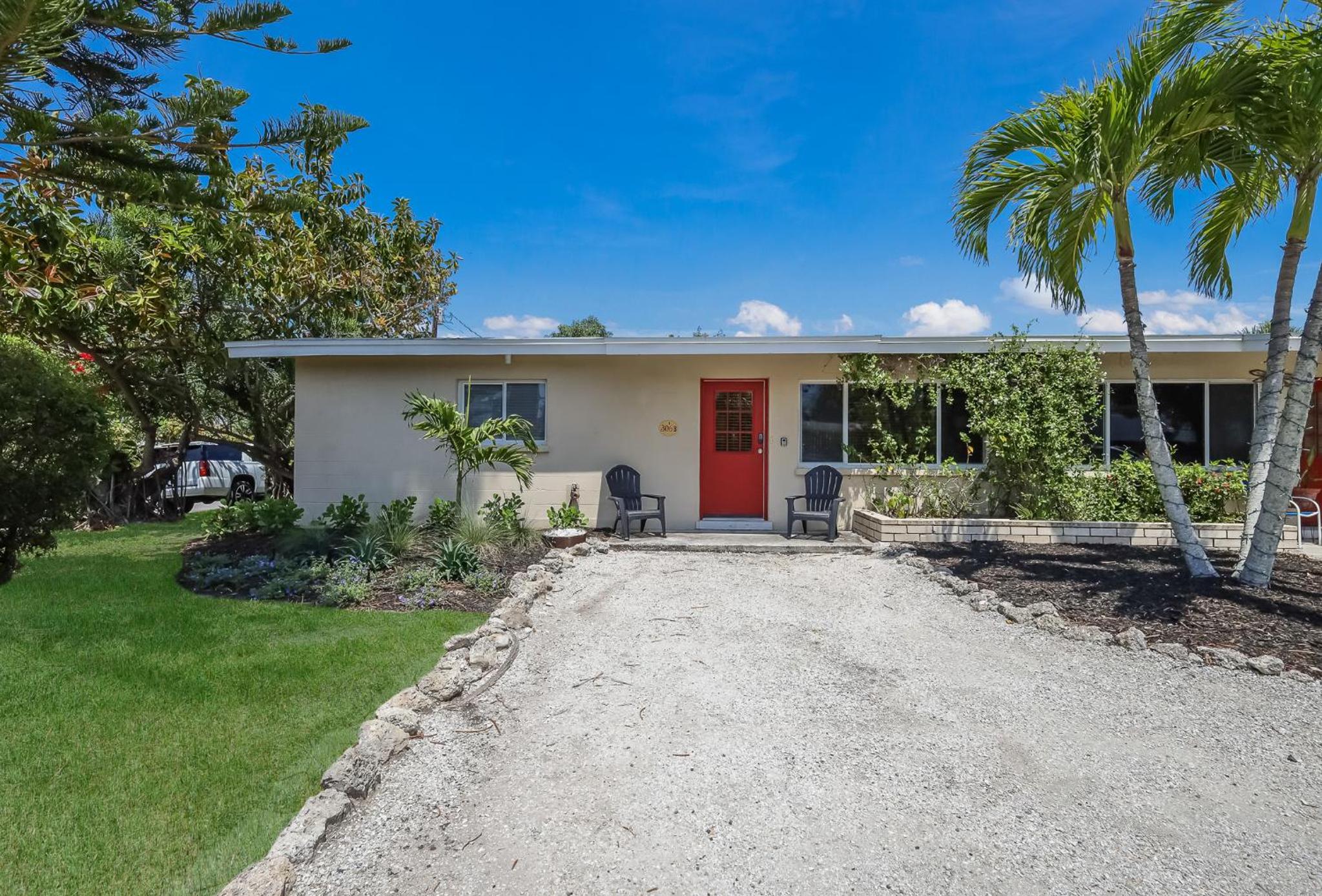 Bos Beach Bungalow