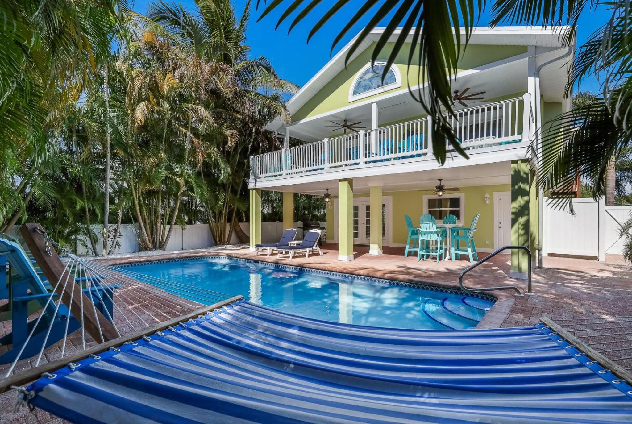 Dolphin Pointe