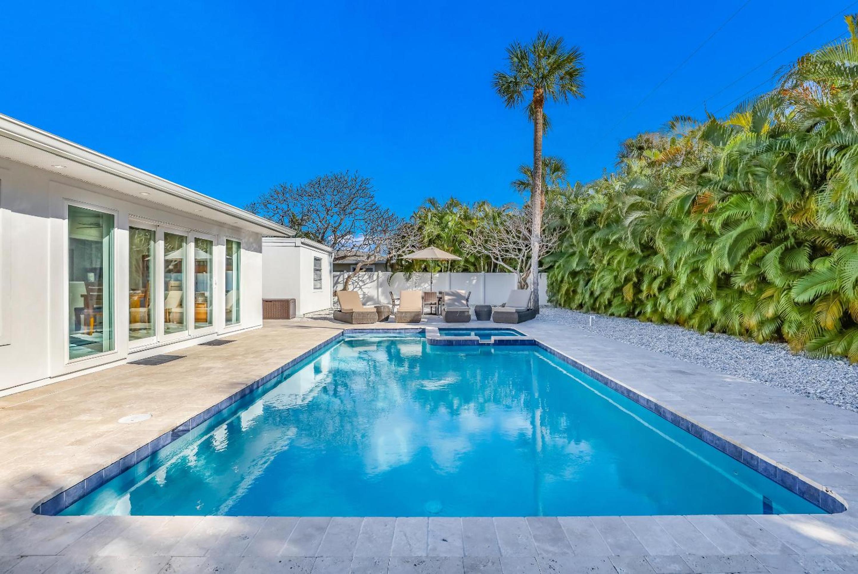 Shamrock Palms