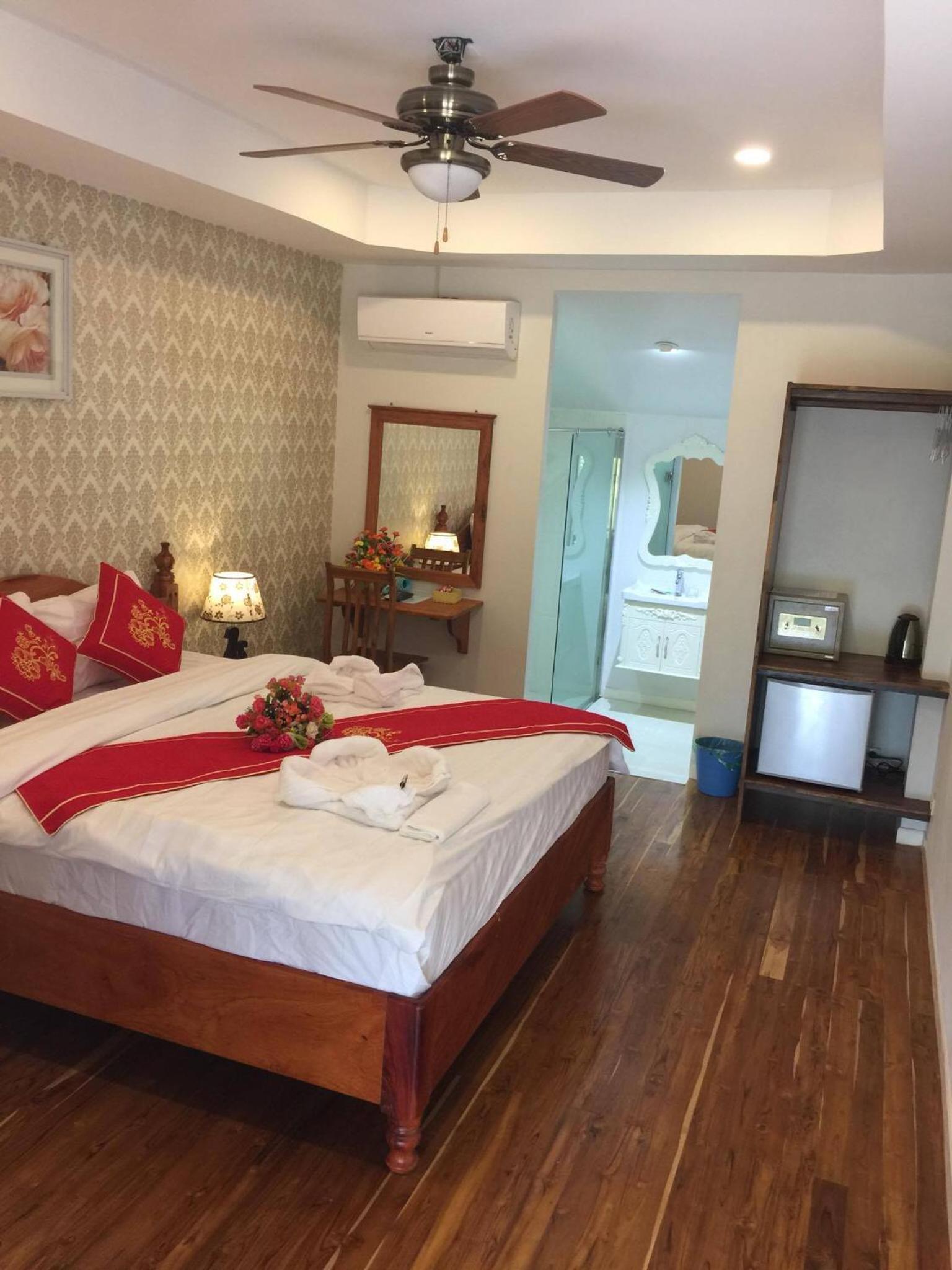 Luang Prabang Golden Lotus Villa River View view 4