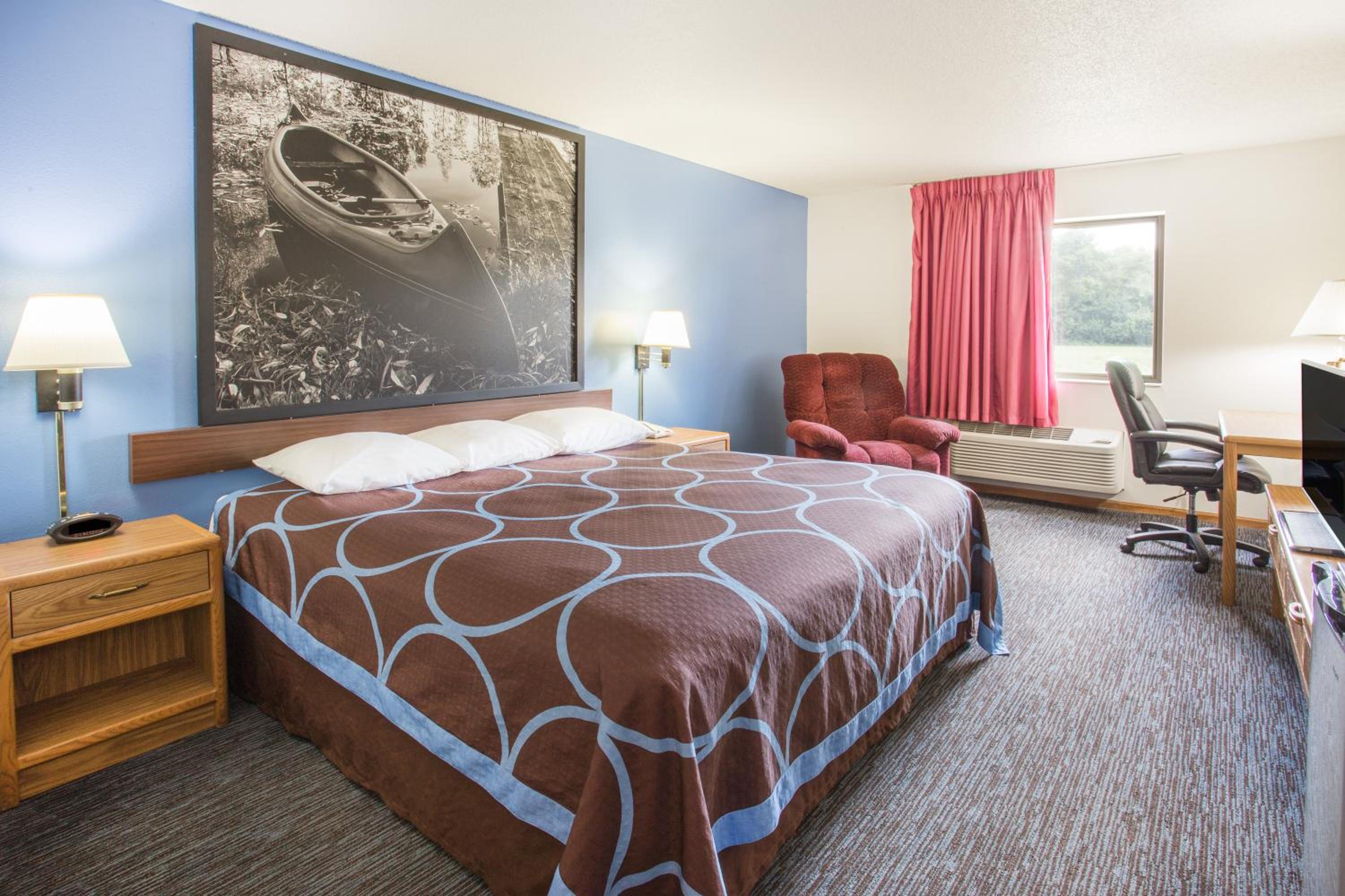 Super 8 by Wyndham Monmouth IL - Property Image 30