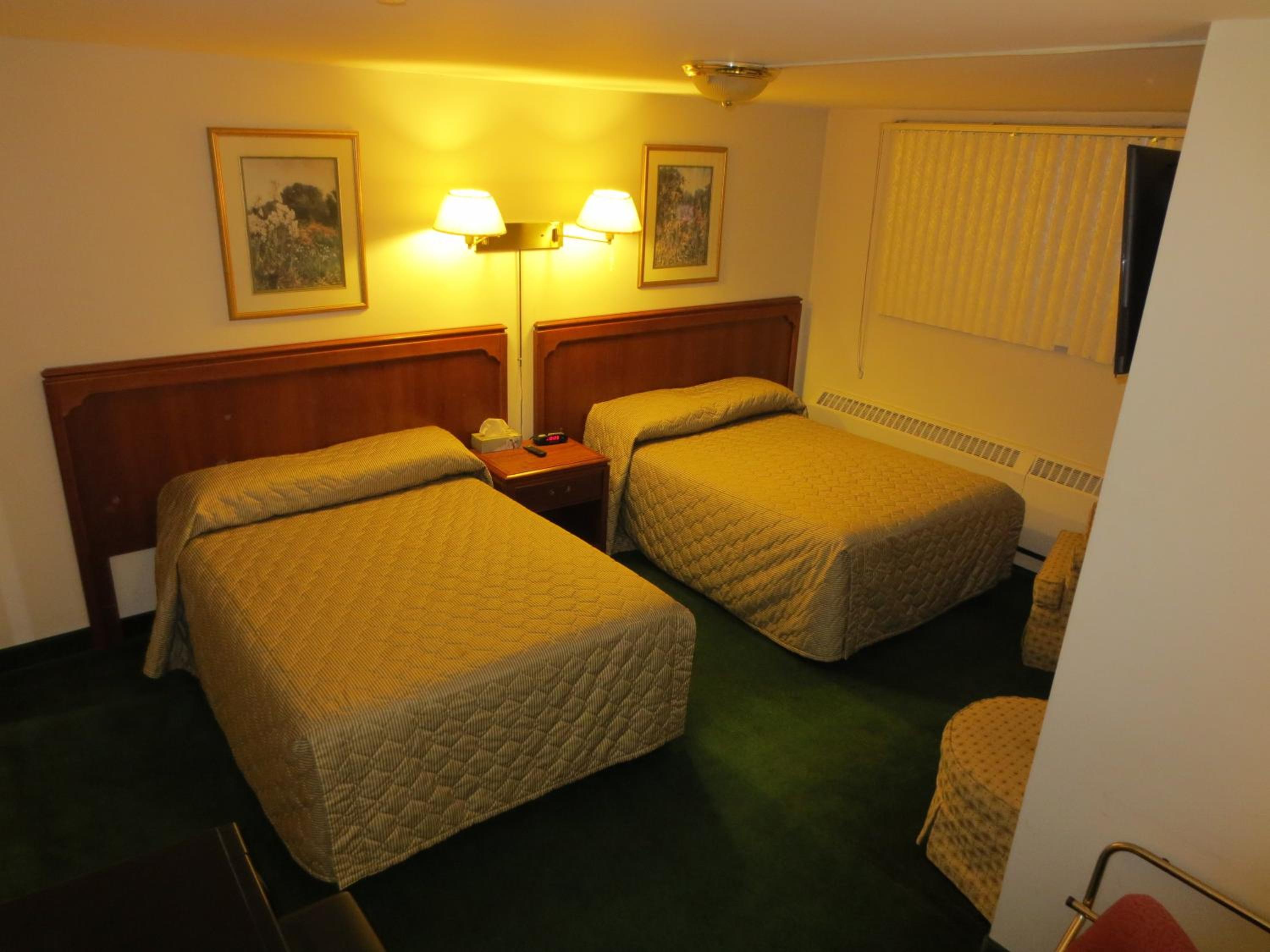 Canadiana Motel