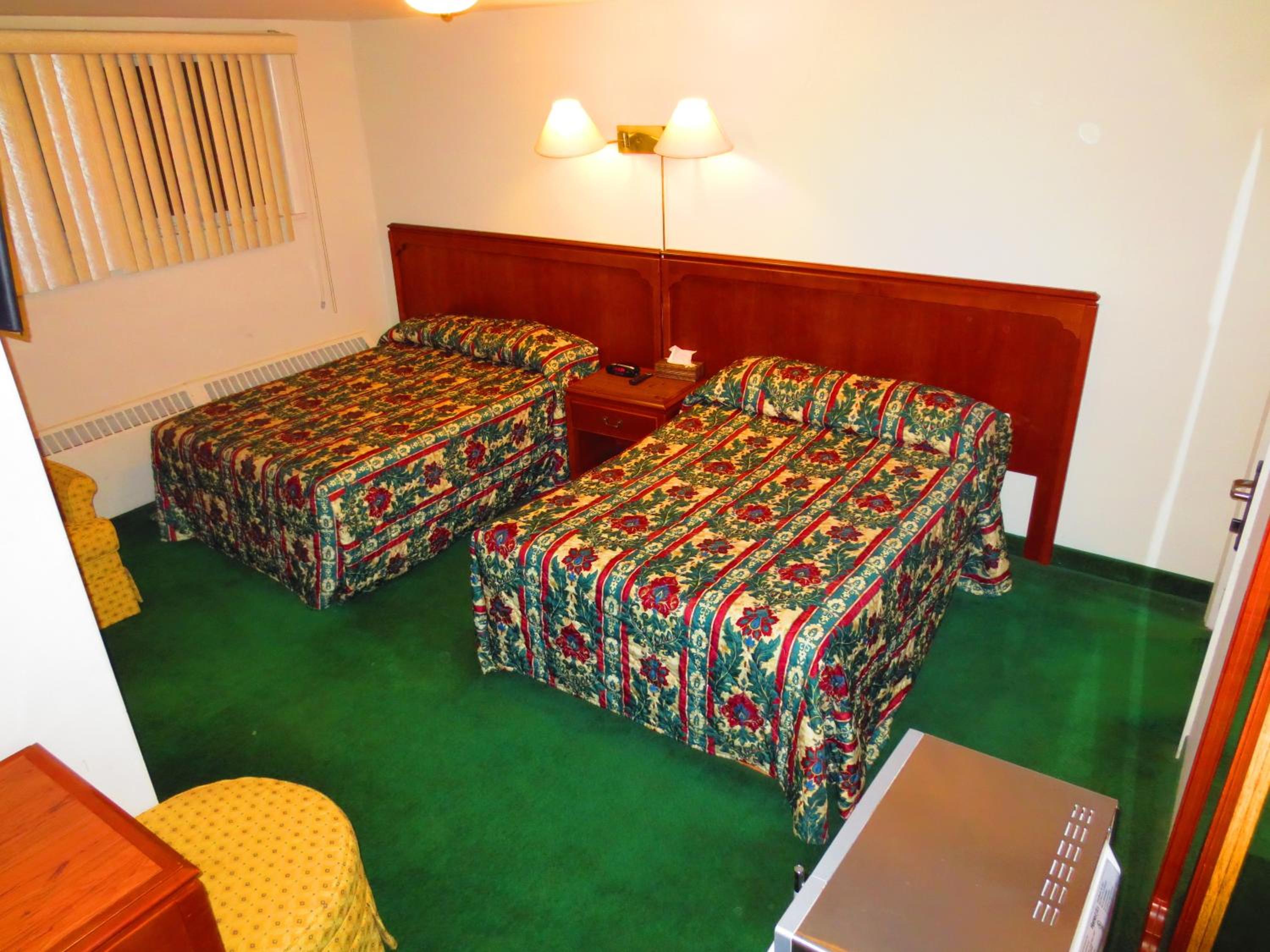 Canadiana Motel