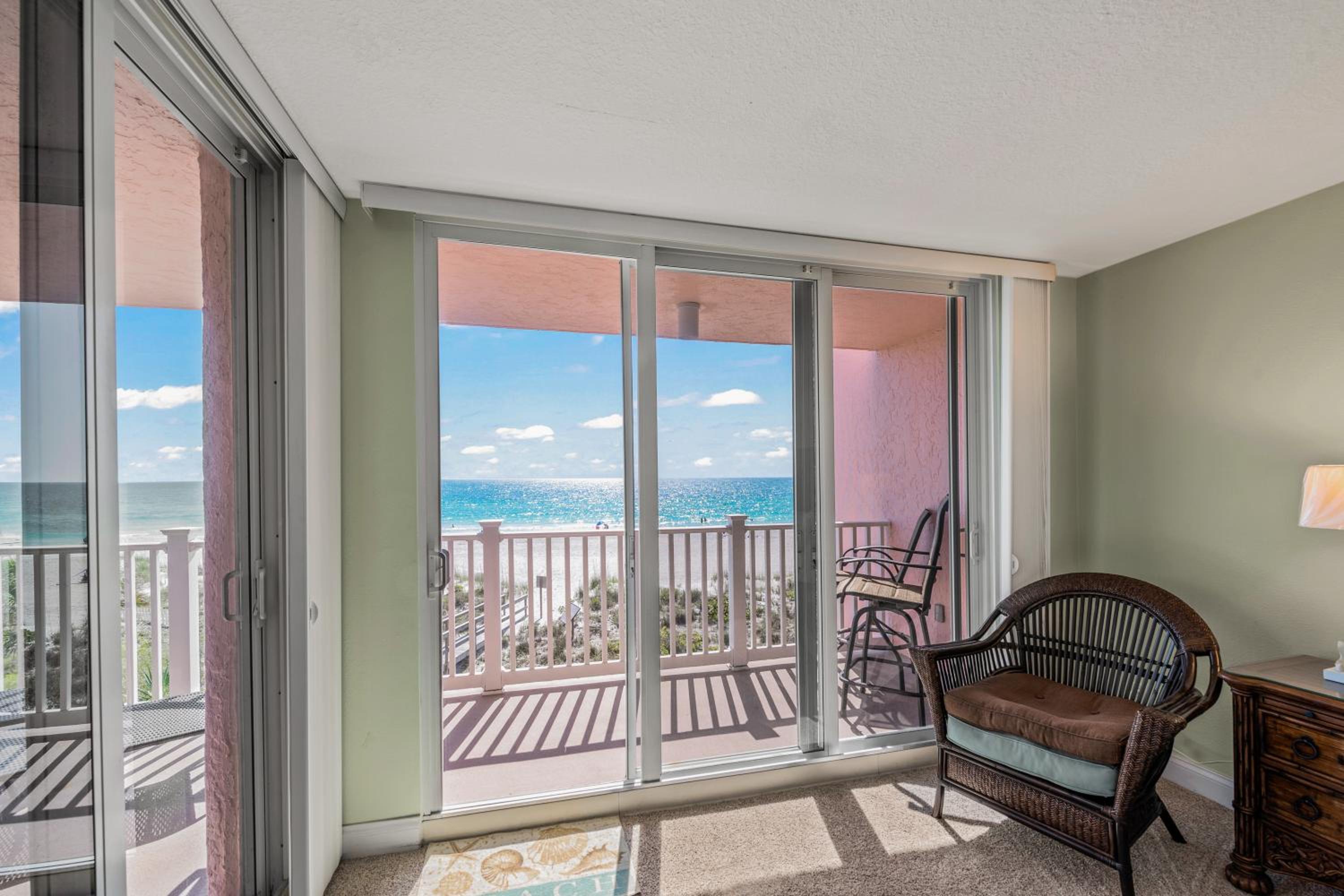 Anna Maria Island Club 20
