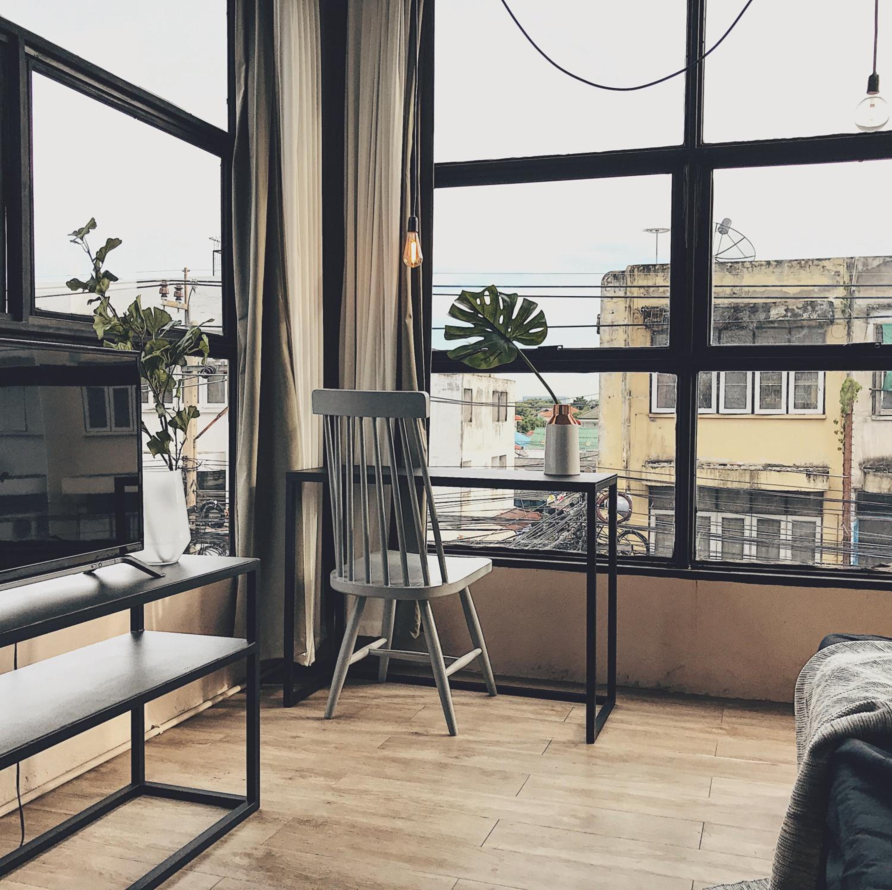 Beige Poshtels + Netflix
