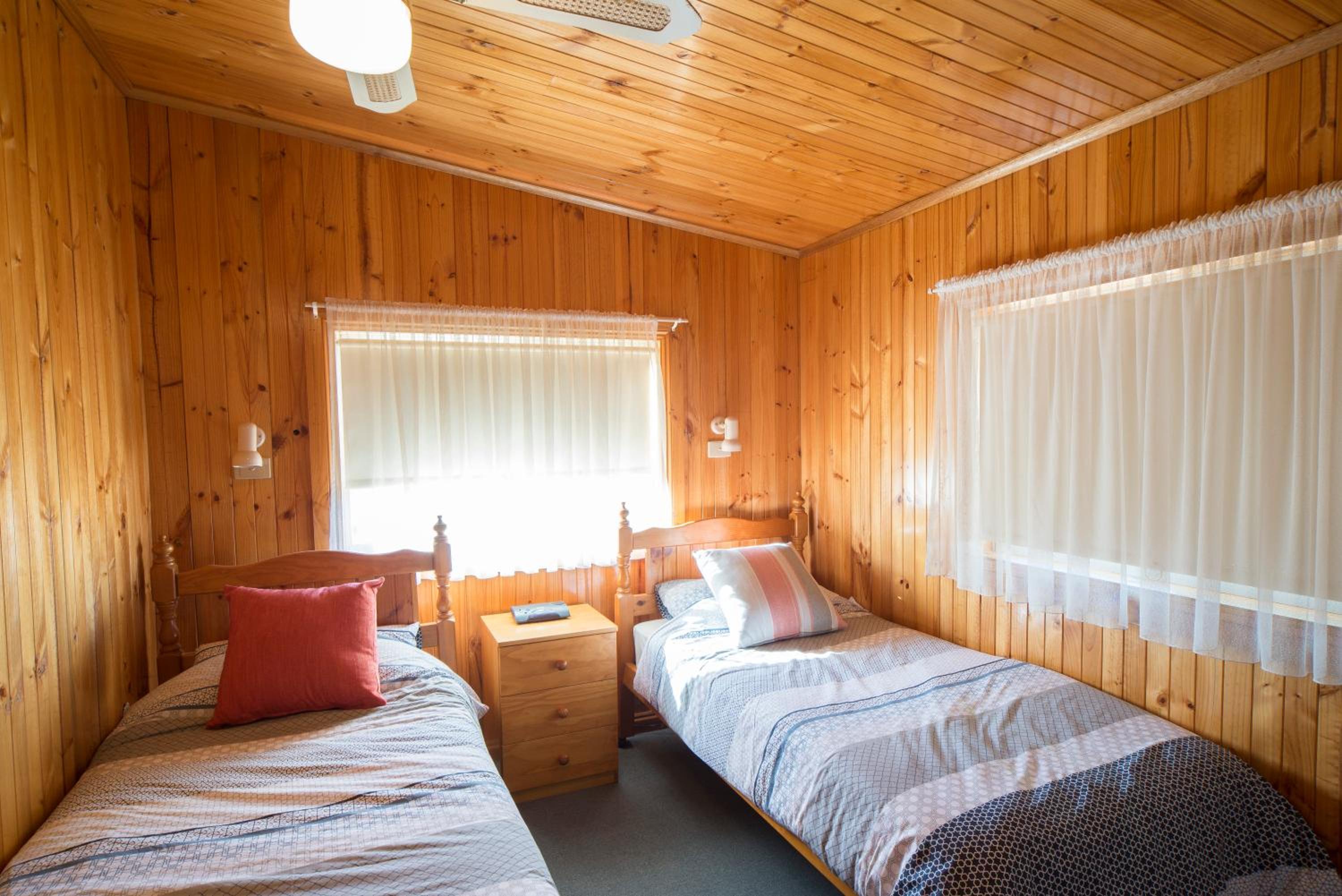 Mundic Waterfront Cottages