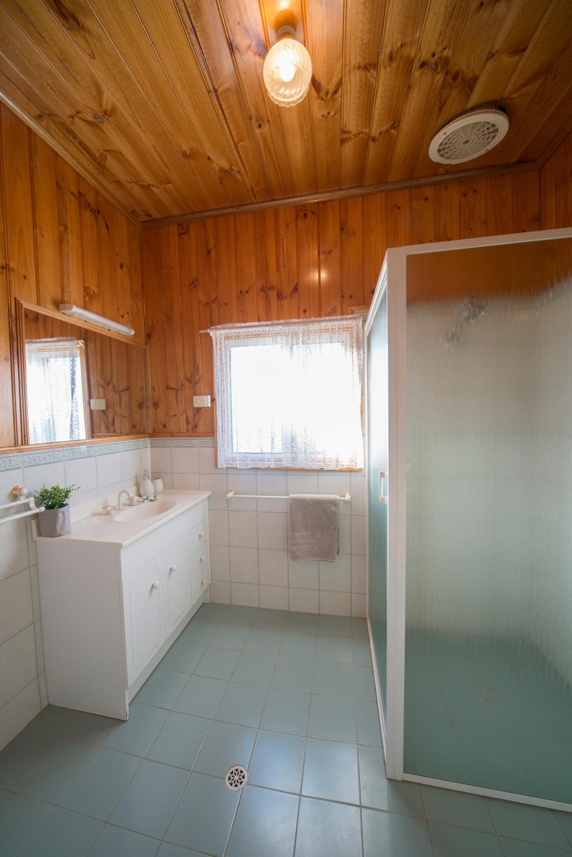 Mundic Waterfront Cottages