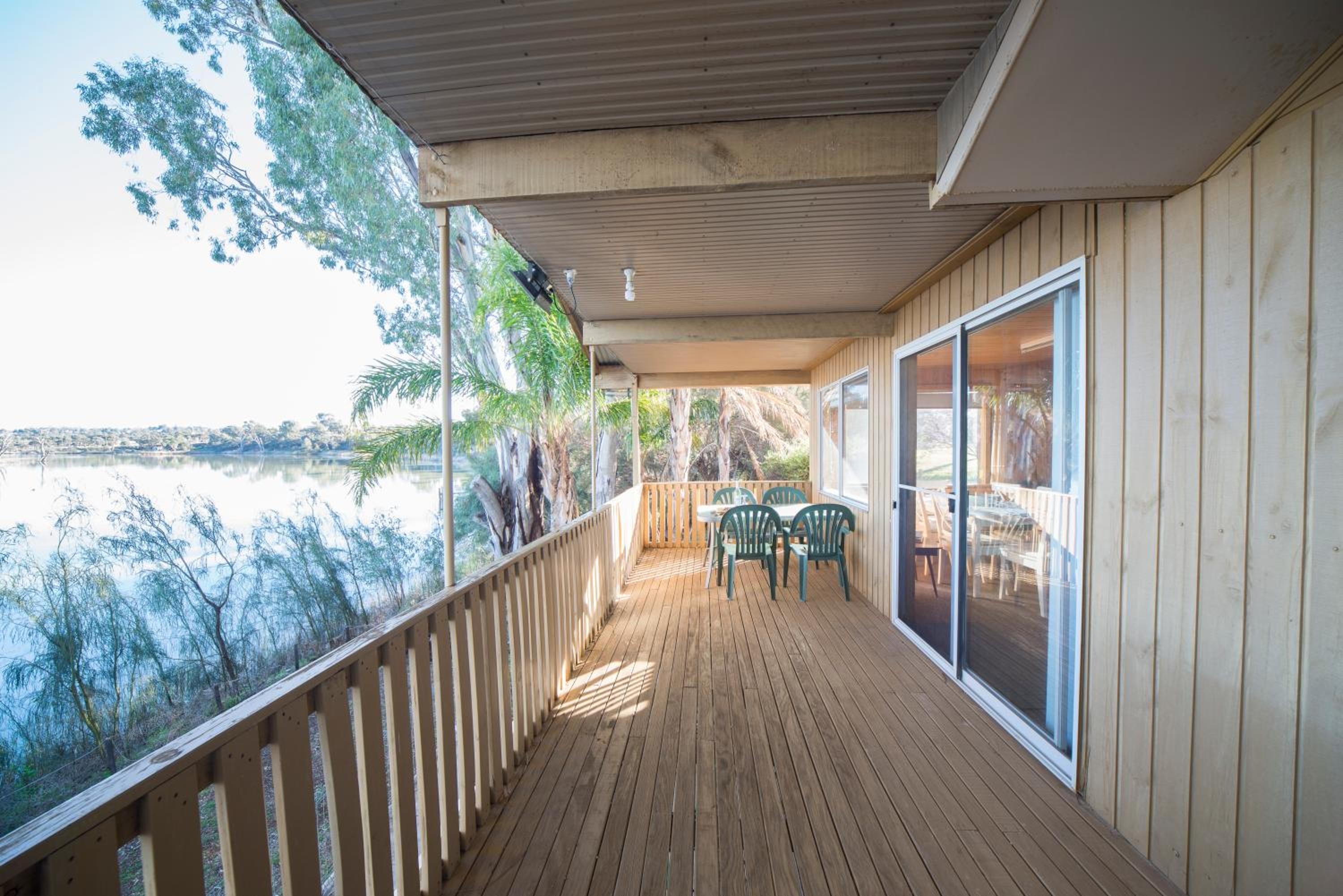 Mundic Waterfront Cottages