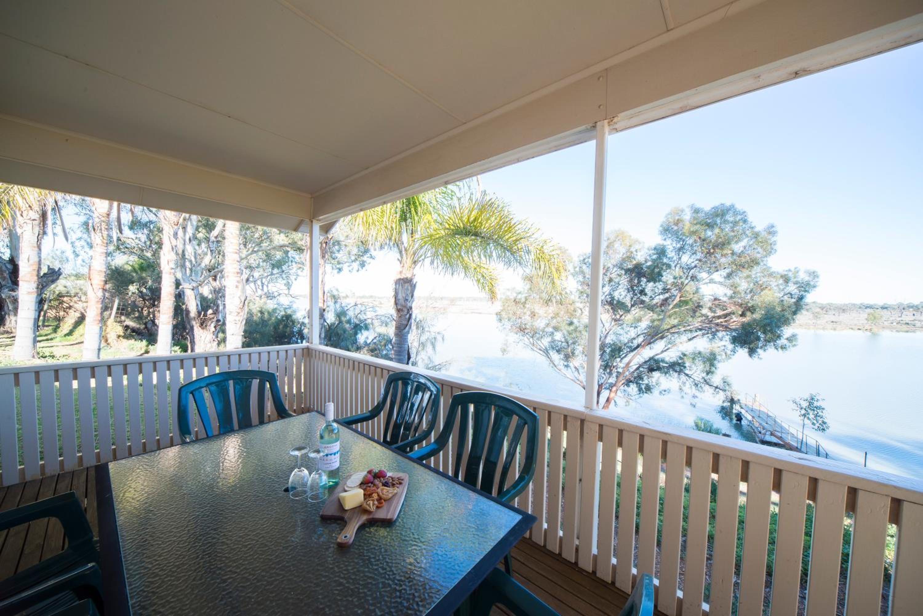 Mundic Waterfront Cottages