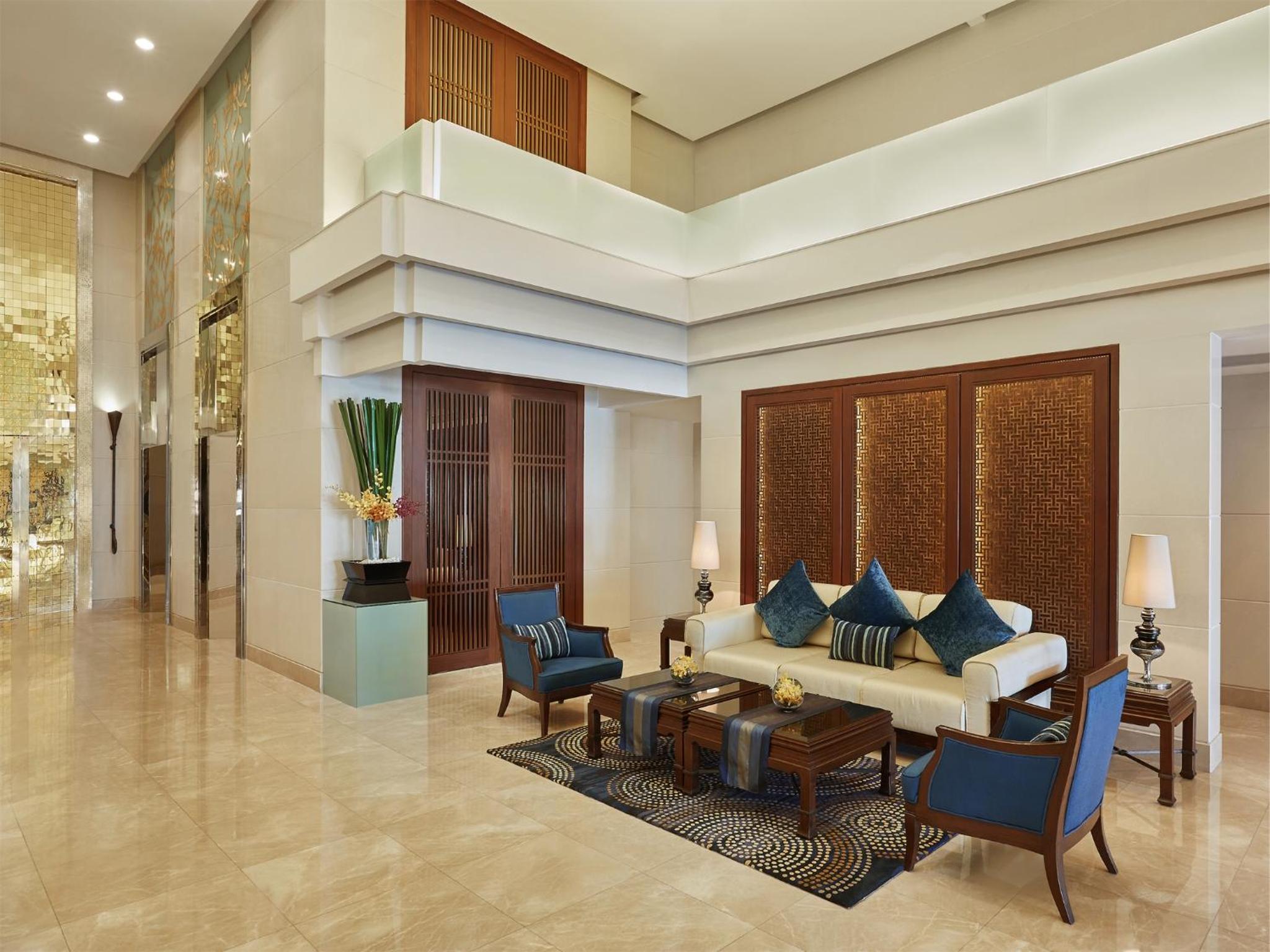 Hotel Centre Point Silom - Image 1