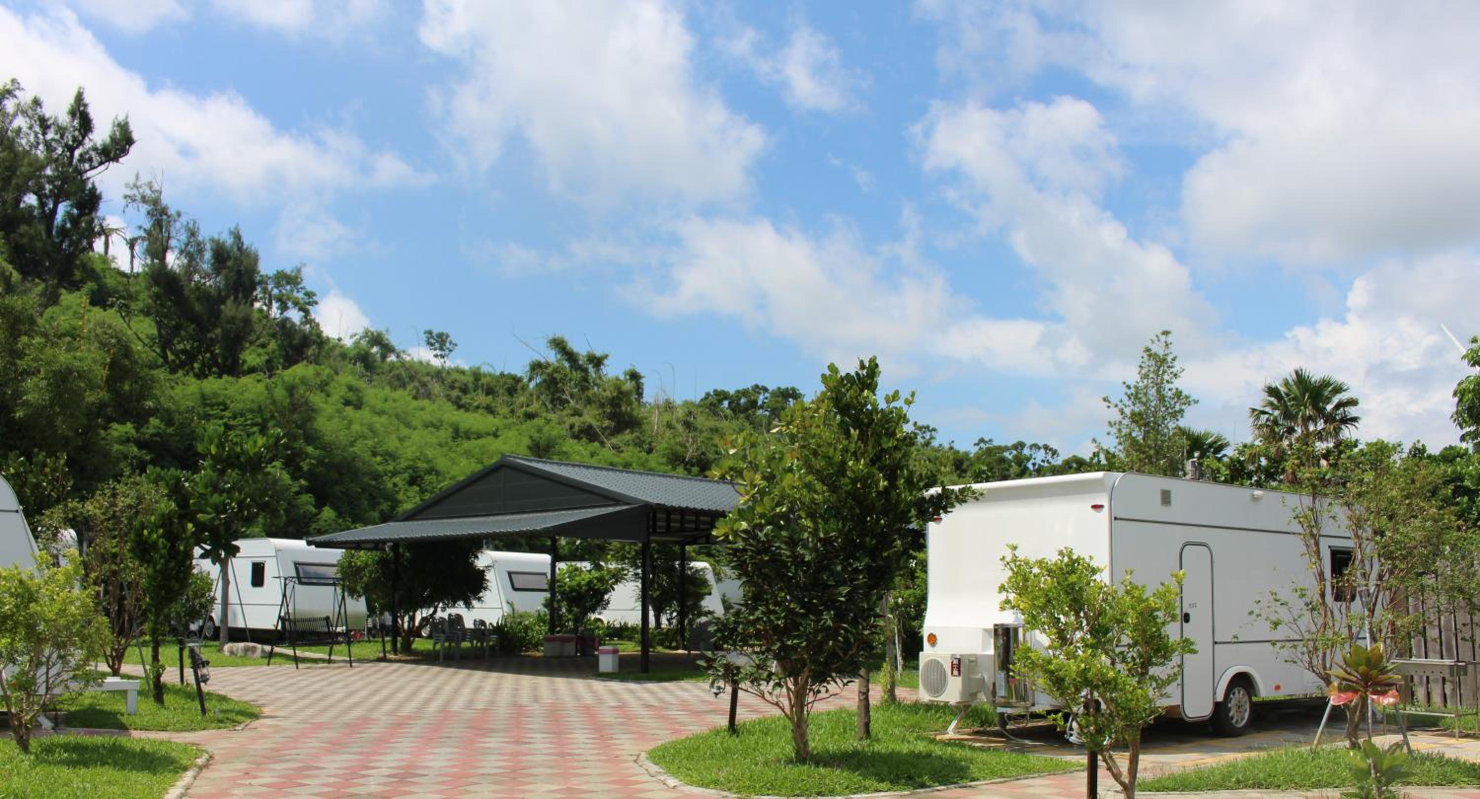 Kenting Houbihu Camping Car B&B