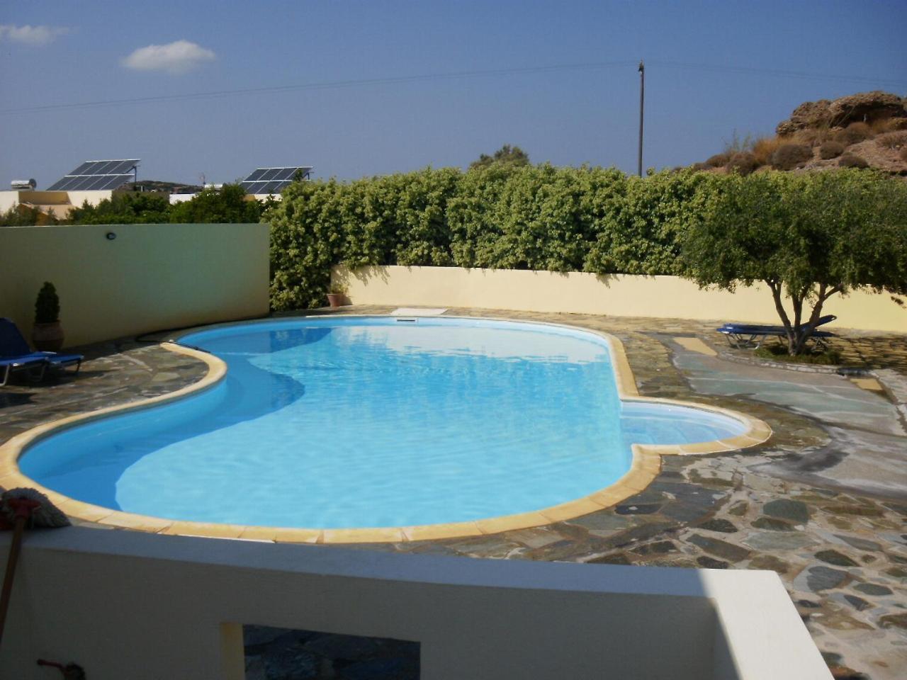 Rousolakos Pool Apartments