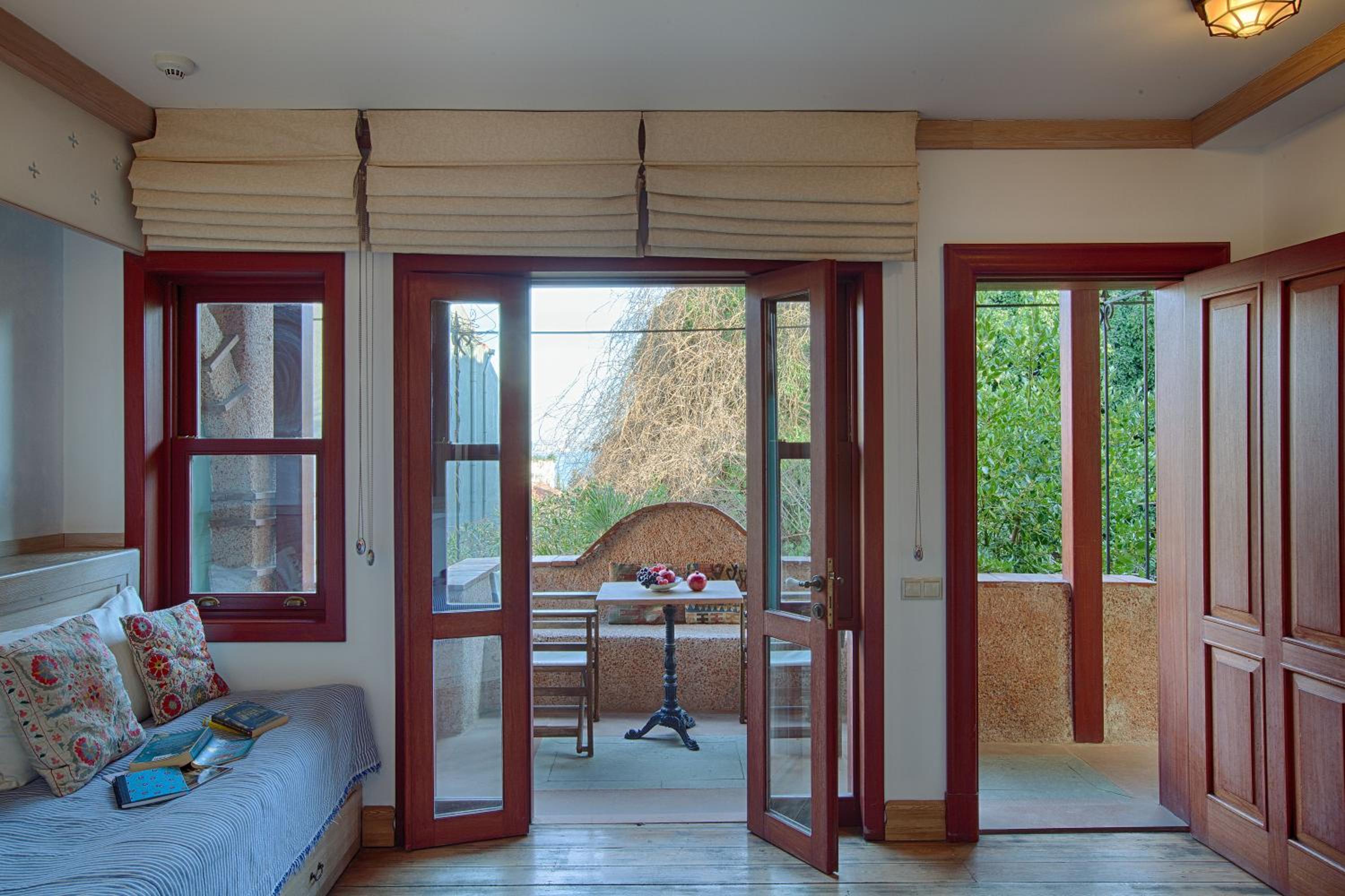 Hotel Empress Zoe - Image 12