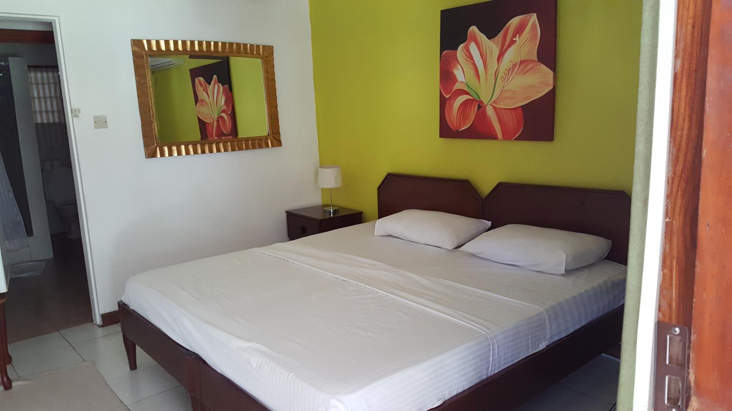 Beau Vallon Bungalows