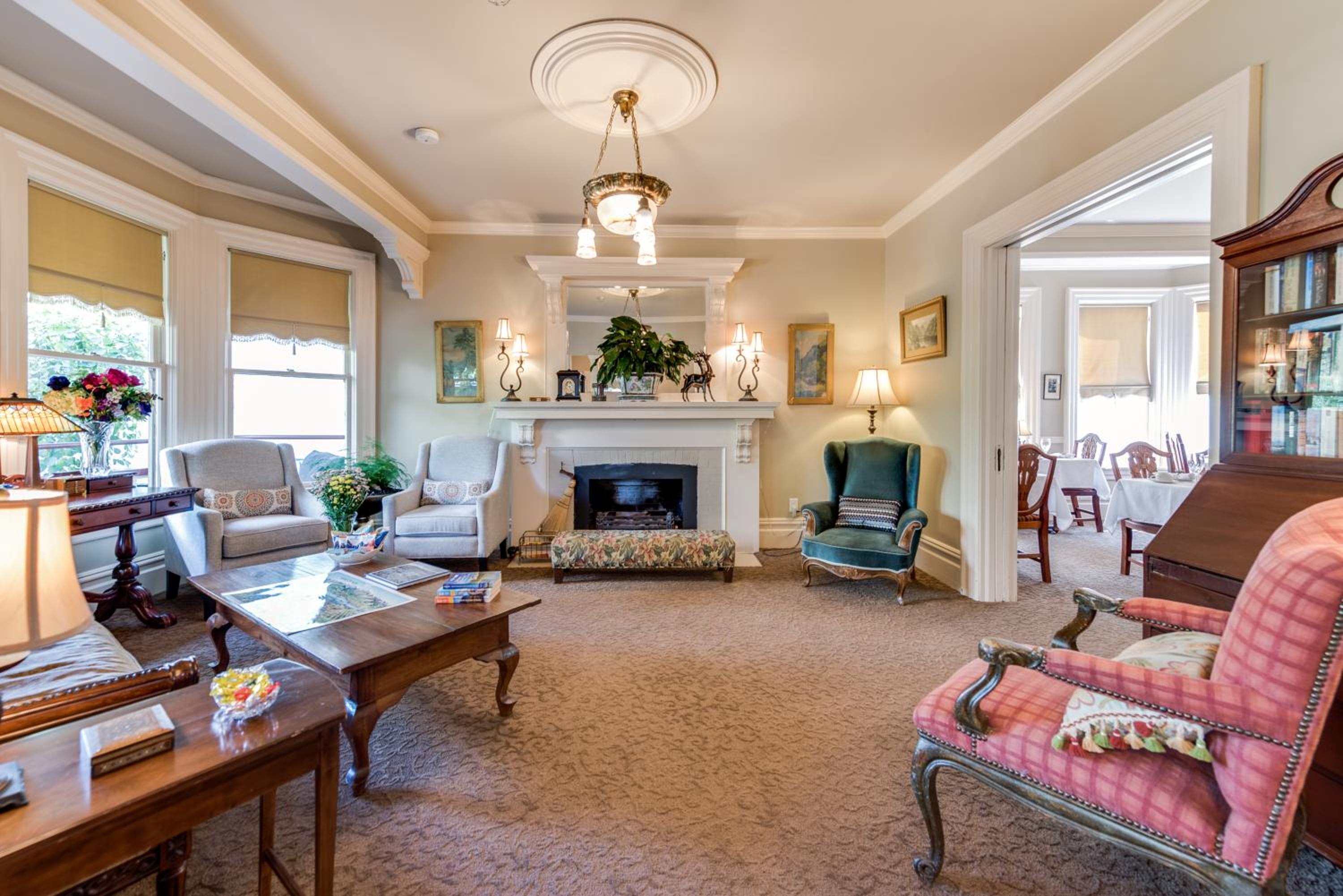 O Canada House Bed & Breakfast - Image 4