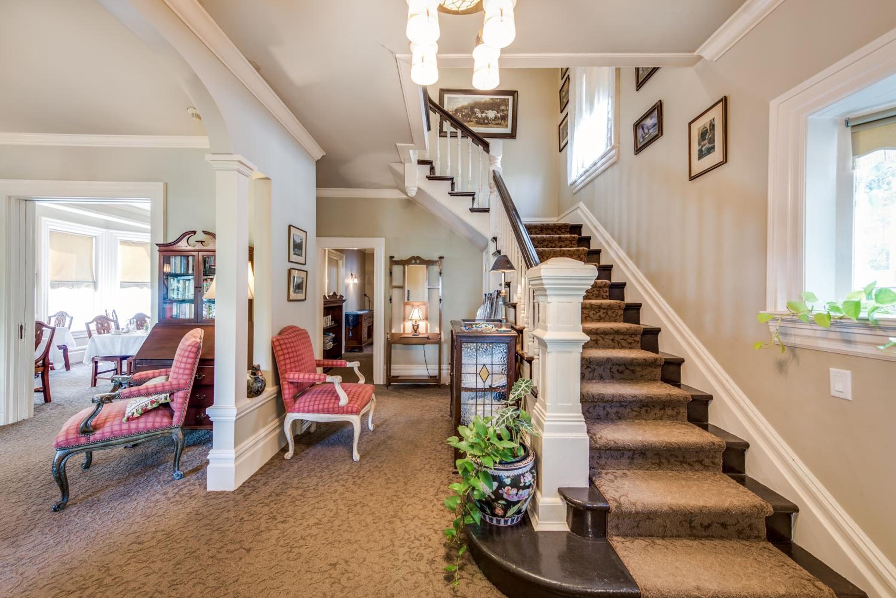 O Canada House Bed & Breakfast - Image 5