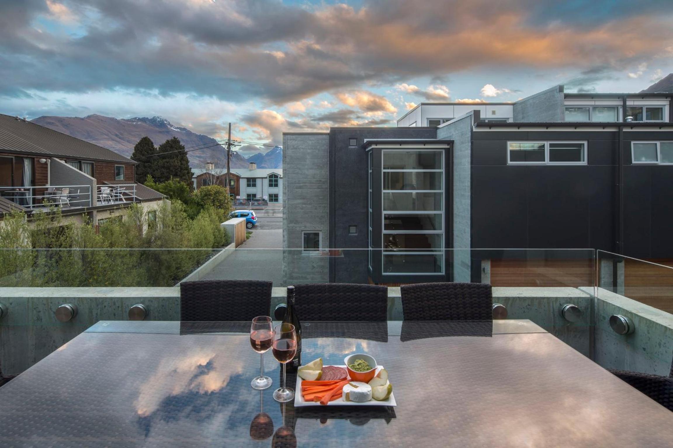 Central Queenstown Melbourne St Apartment