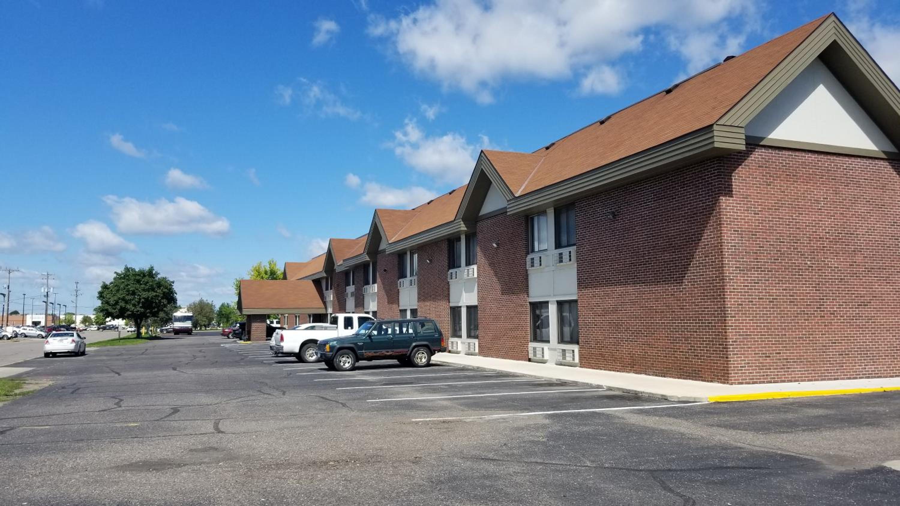 Super 8 by Wyndham St. Cloud - Property Image 7