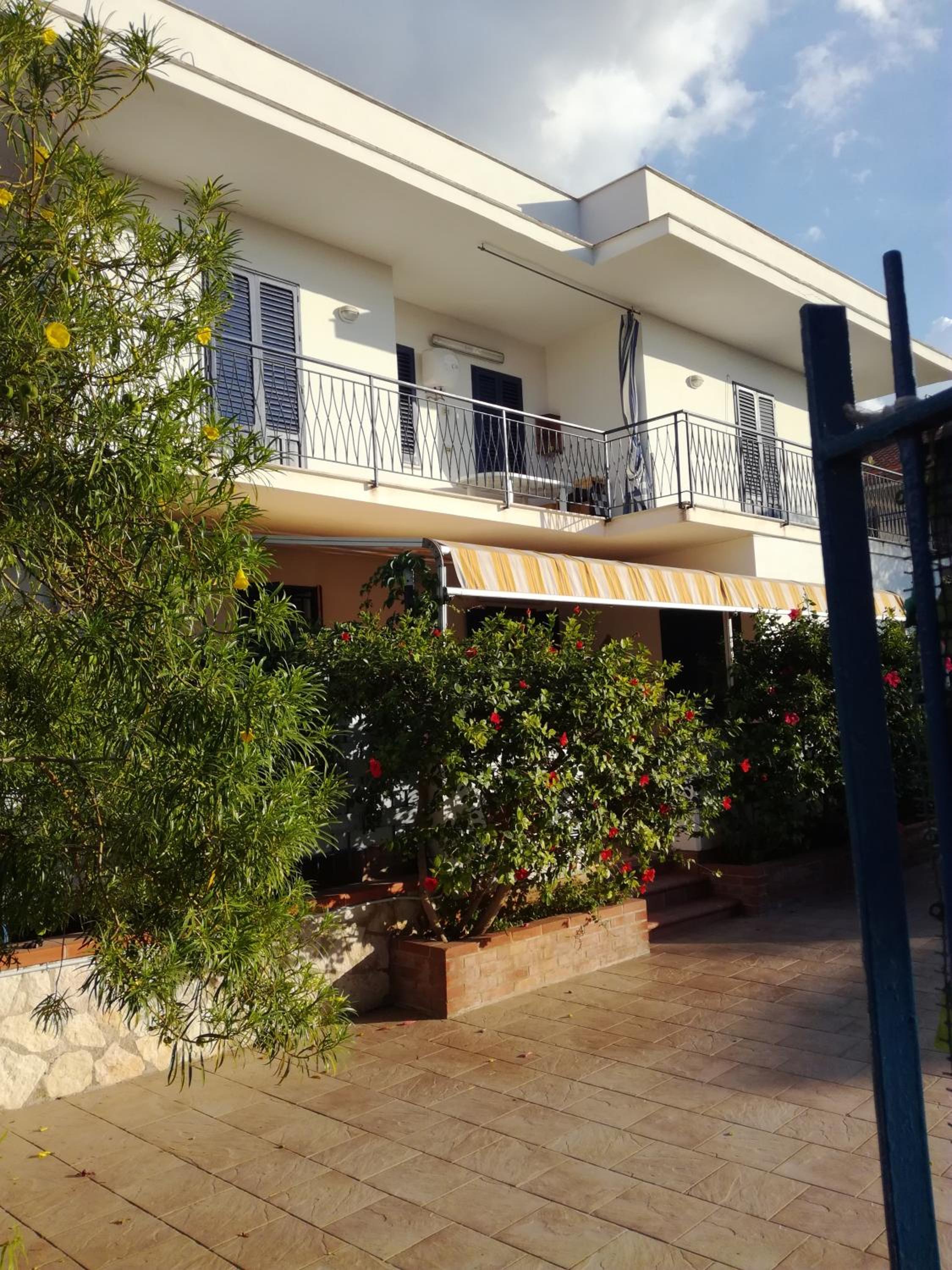 casa delle rose view 2