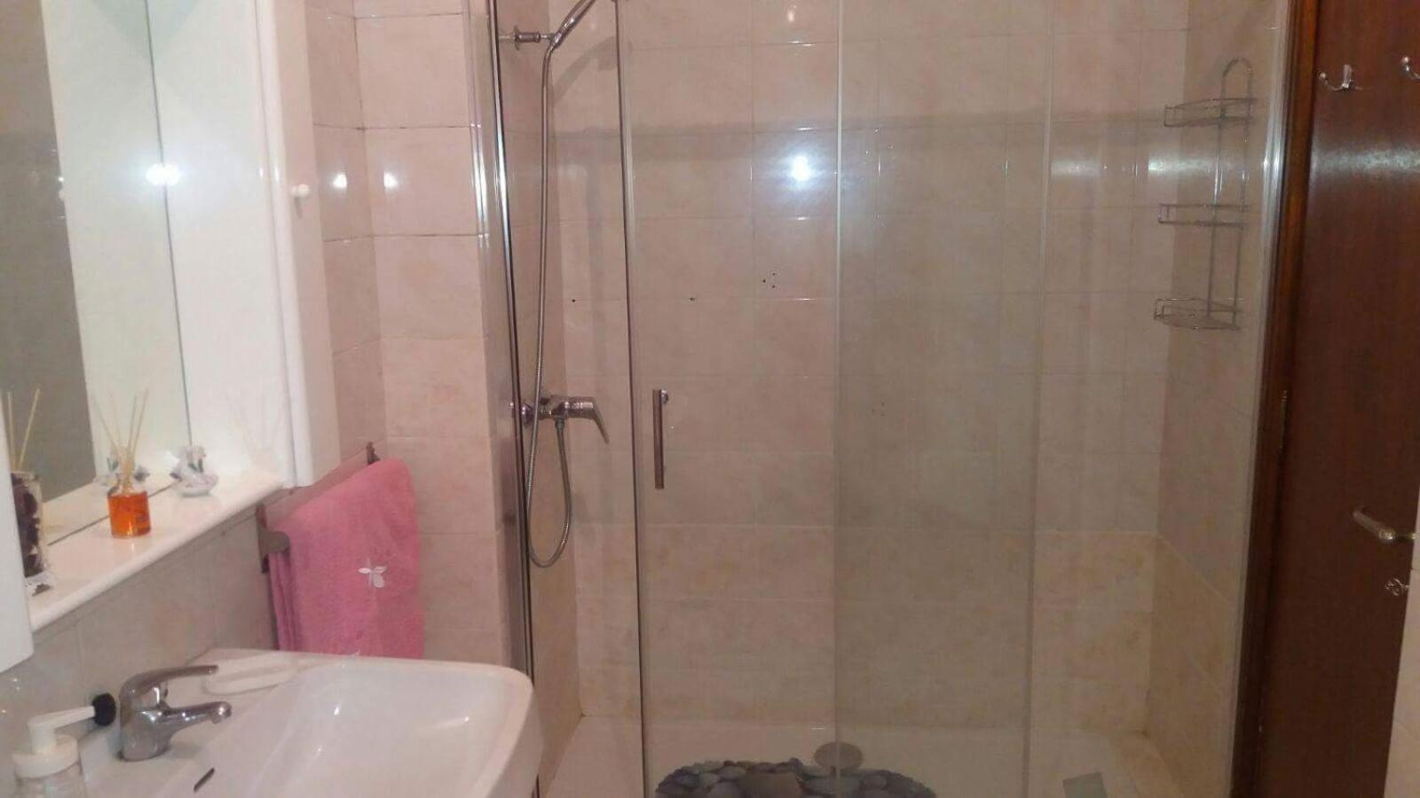 Quarto com 4 camas (Beliches+ 1 Sofá-cama) - Image 3