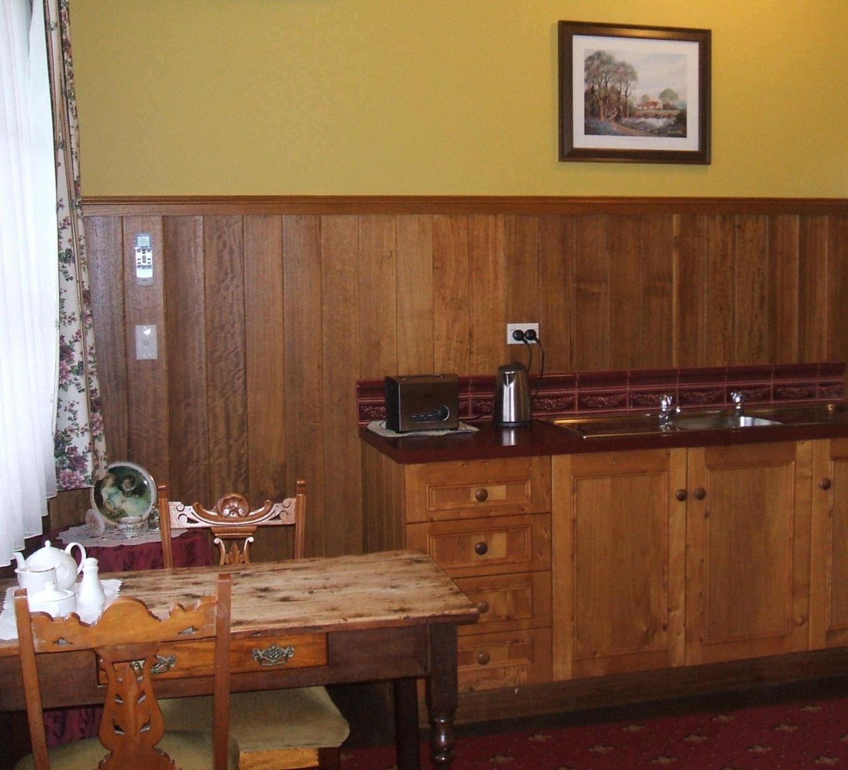 Angel's Aisle Cottages & Cafe