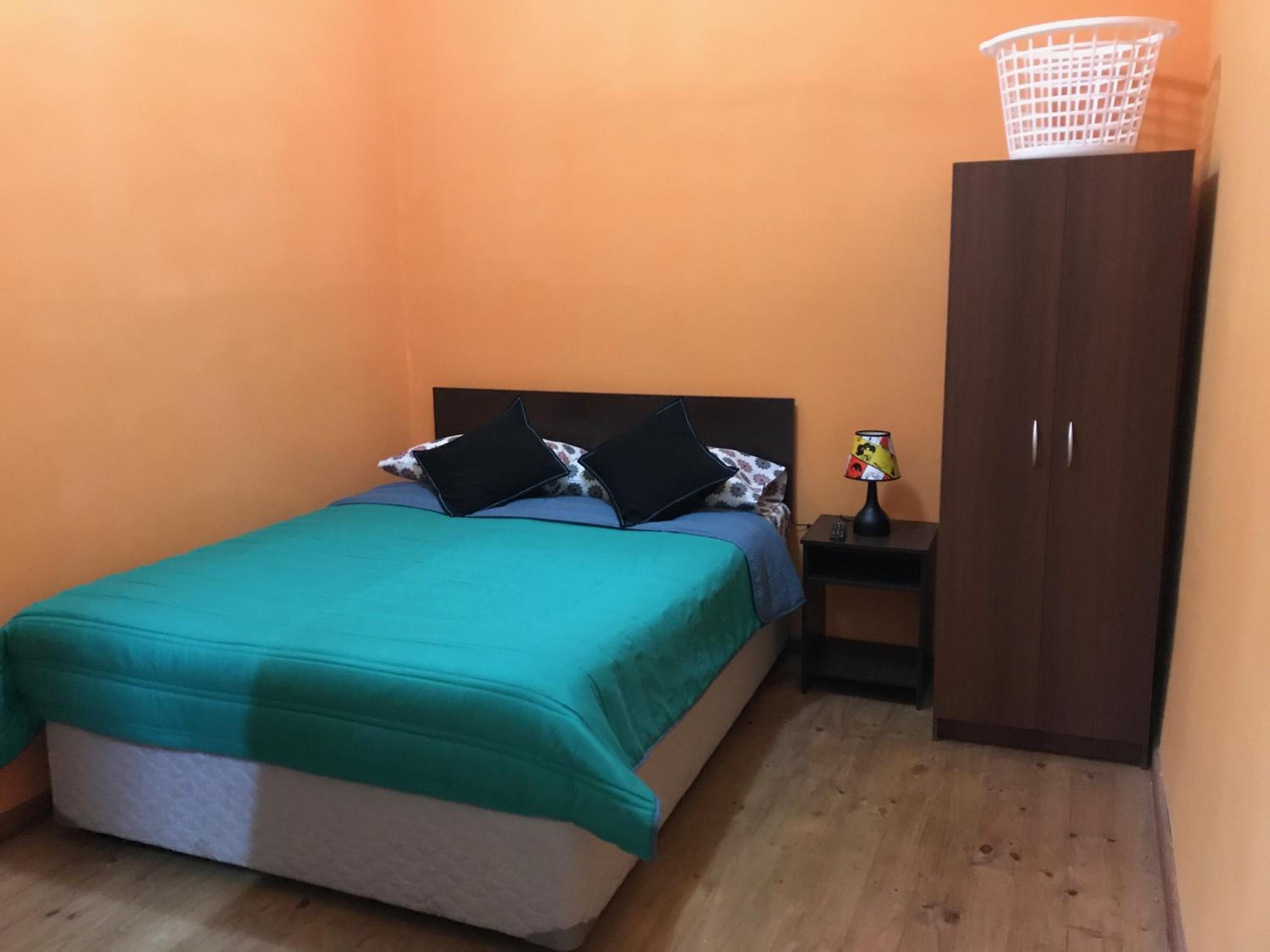 Hostal Tricontinental