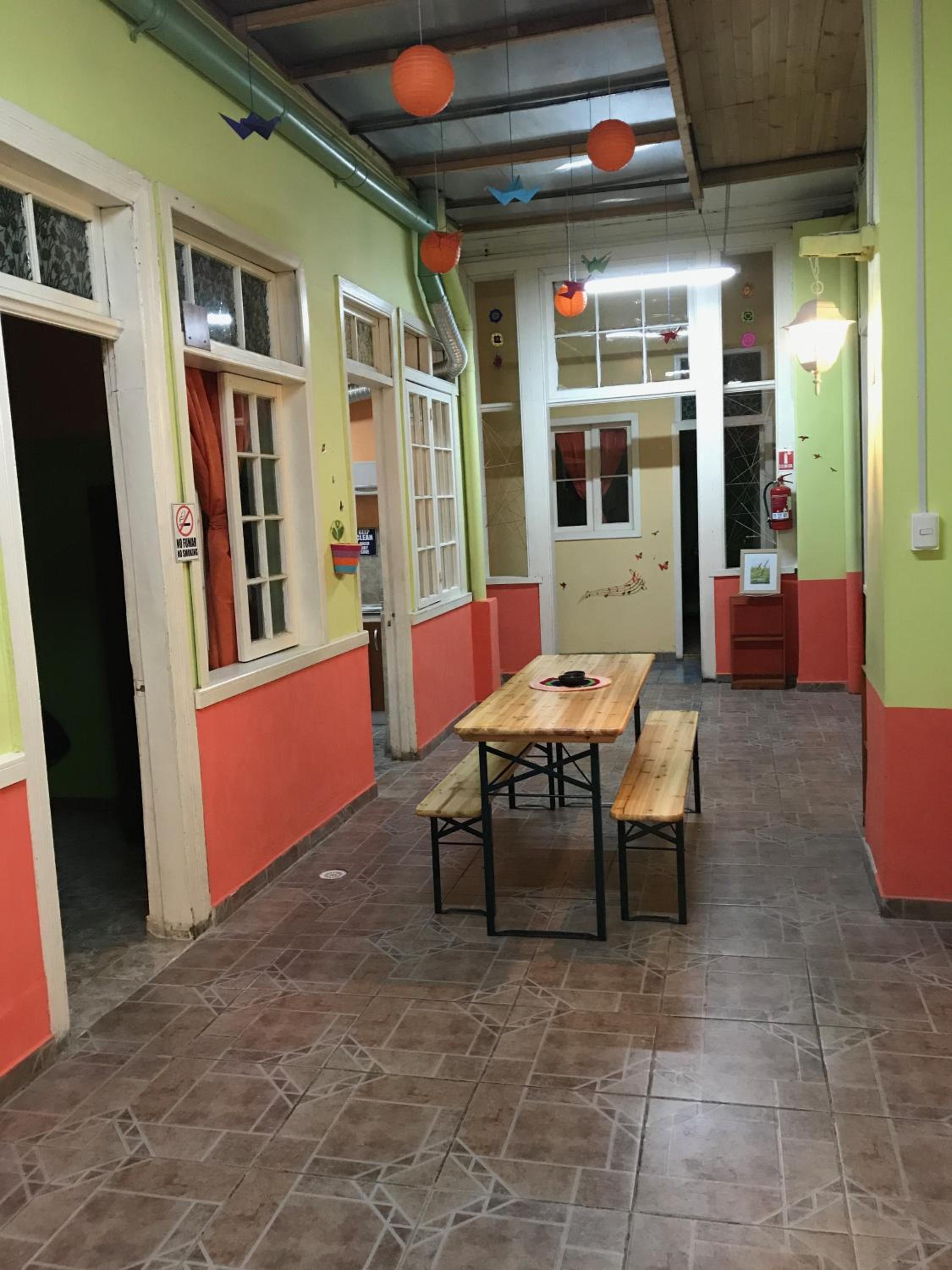 Hostal Tricontinental