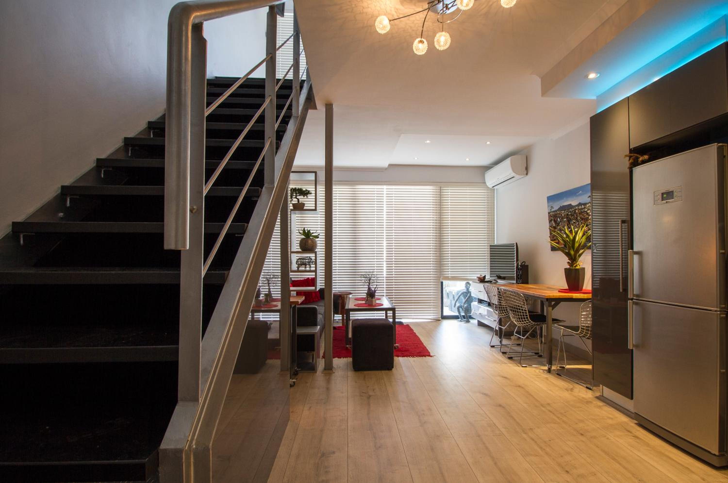 Trendy, Modern City Centre Apartment view 5