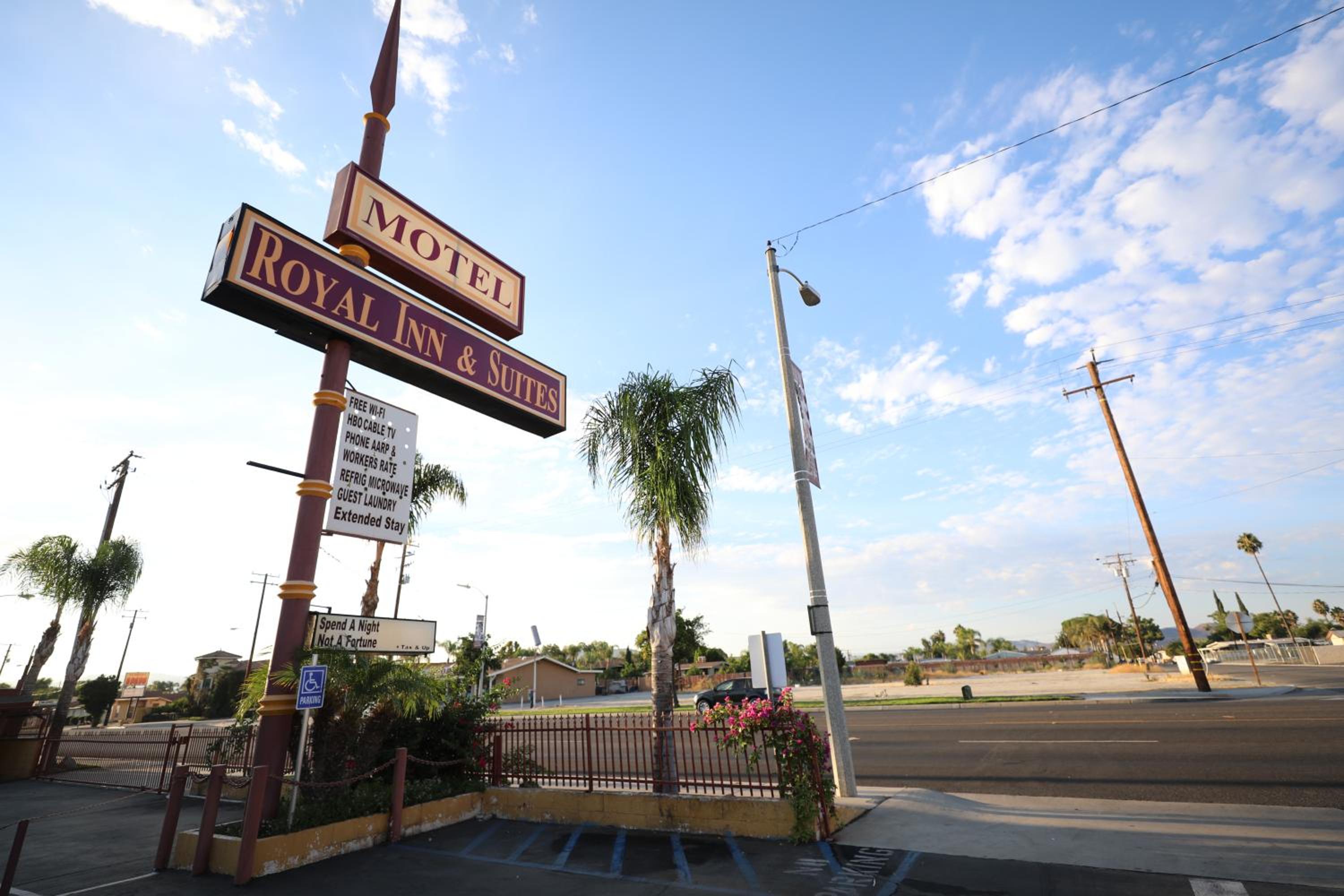 Hemet Vacations - Royal Inn and Suites - Property Image 5