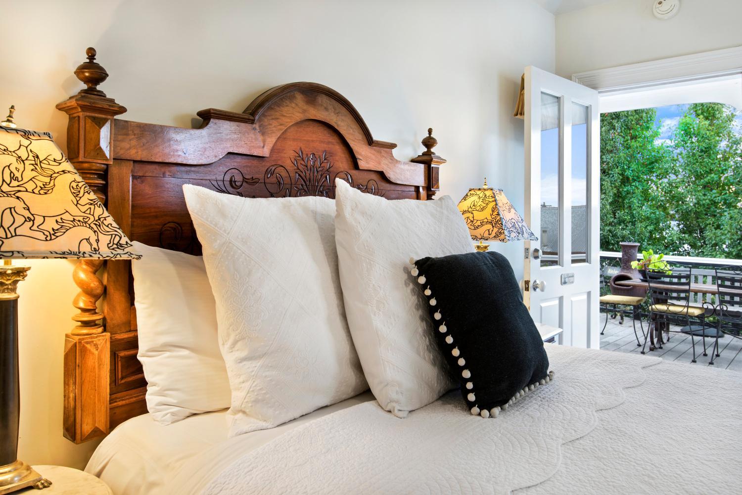 Captains Retreat Apartments and Cottages