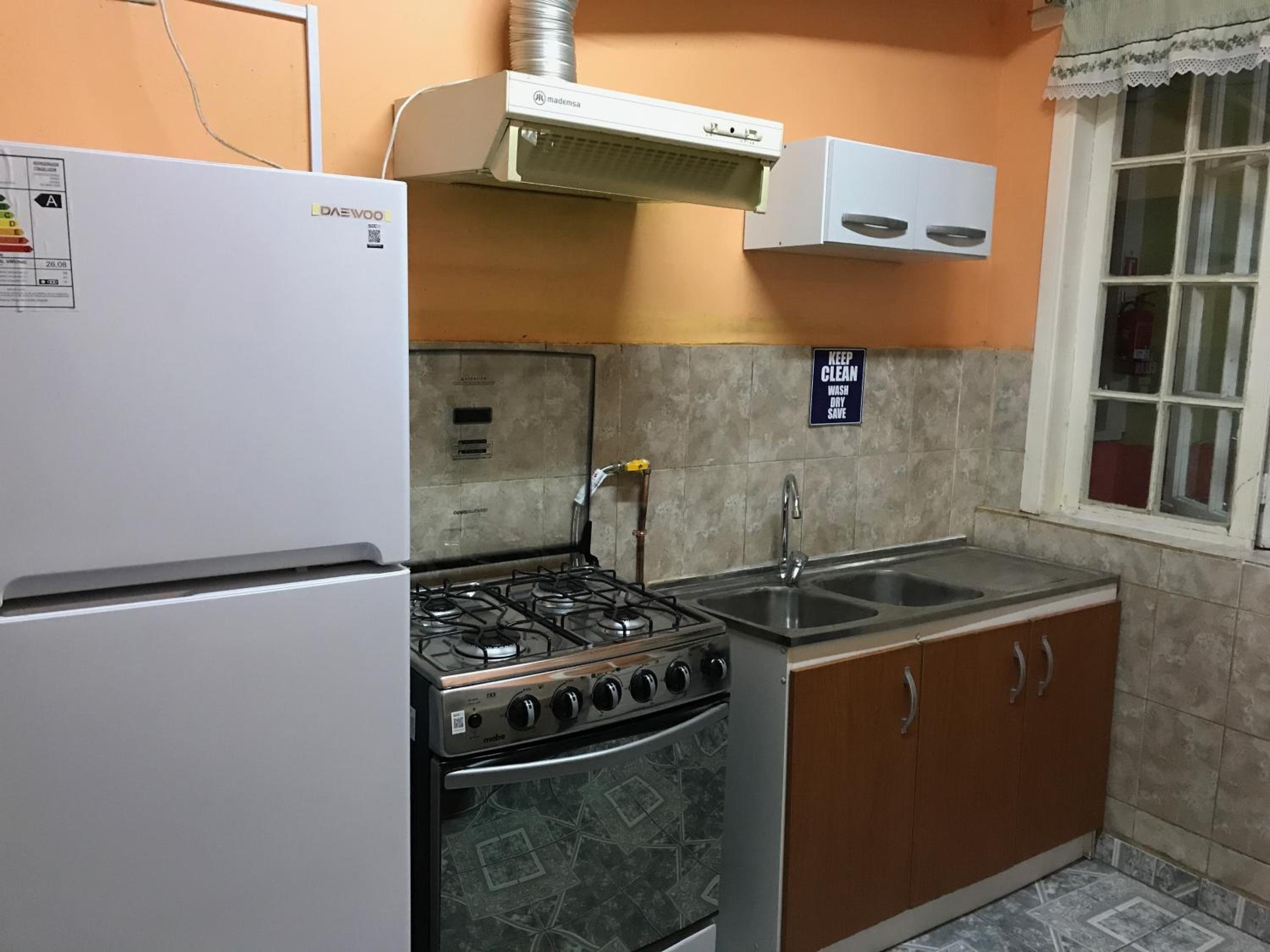 Hostal Tricontinental