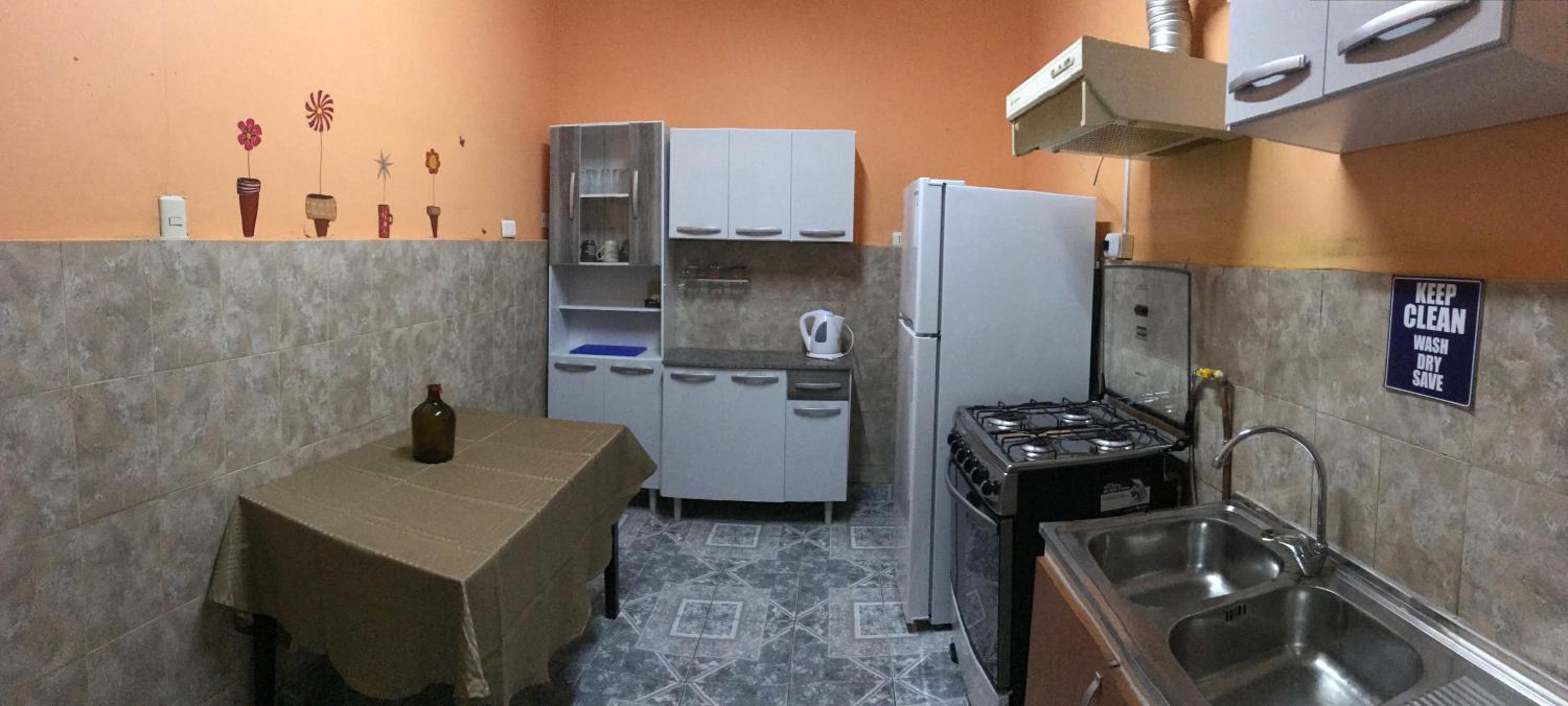 Hostal Tricontinental