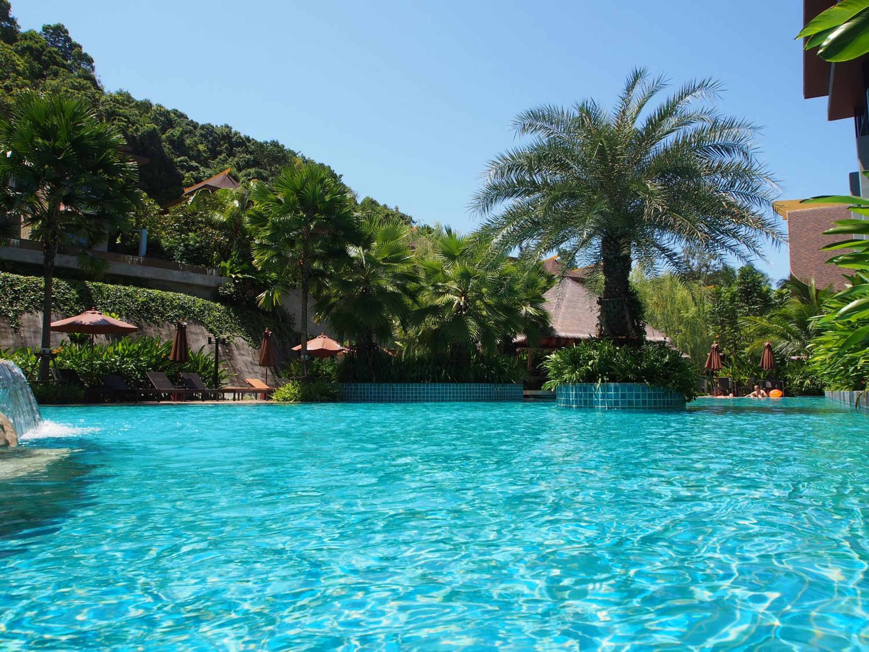 HULA HULA RESORT l truly tropical and fun wellness