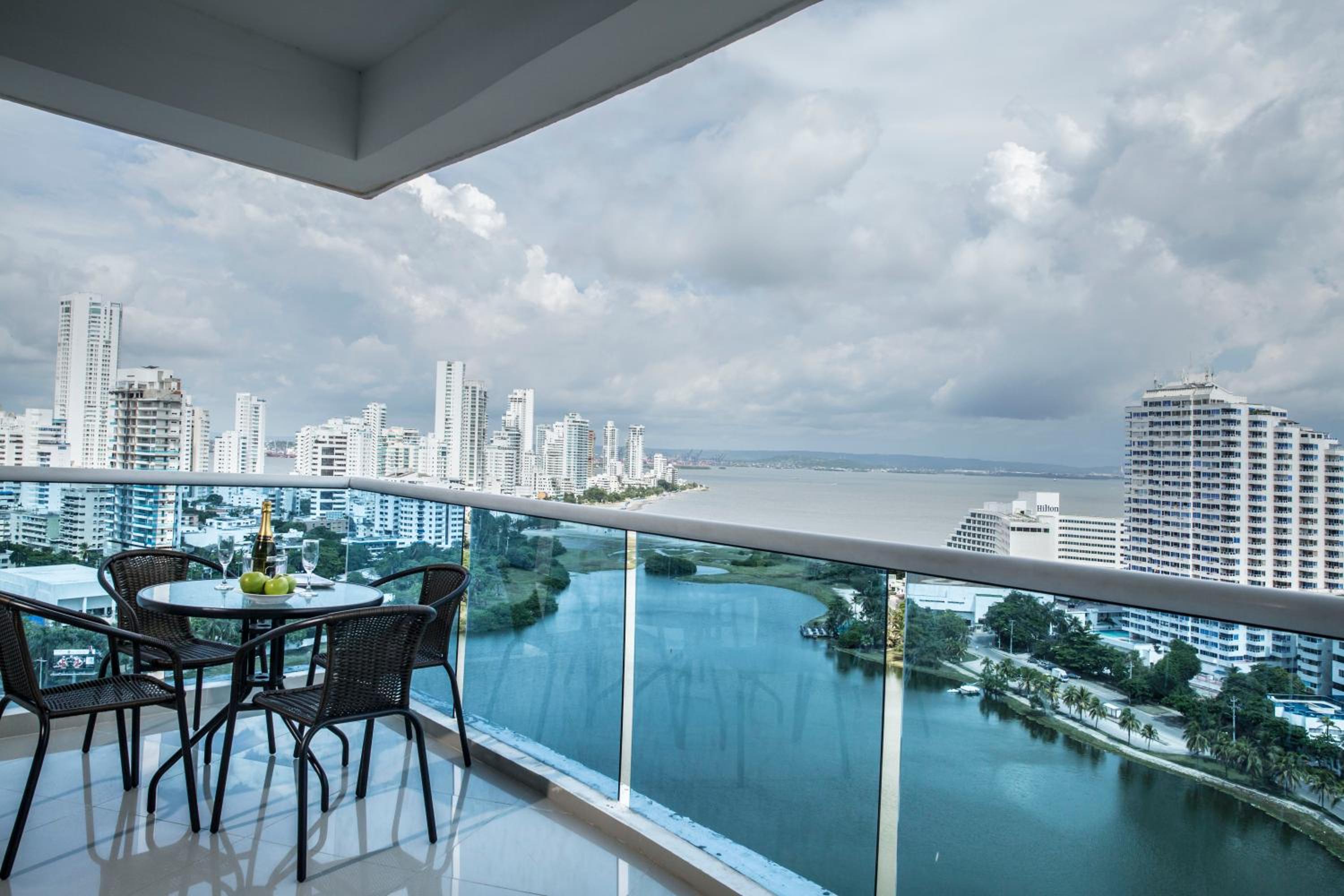 Hotel OCEAN VIEW SPACIOUS PENTHOUSES WITH BIG TERRACES AND OVER 318 Square Meters - Image 1