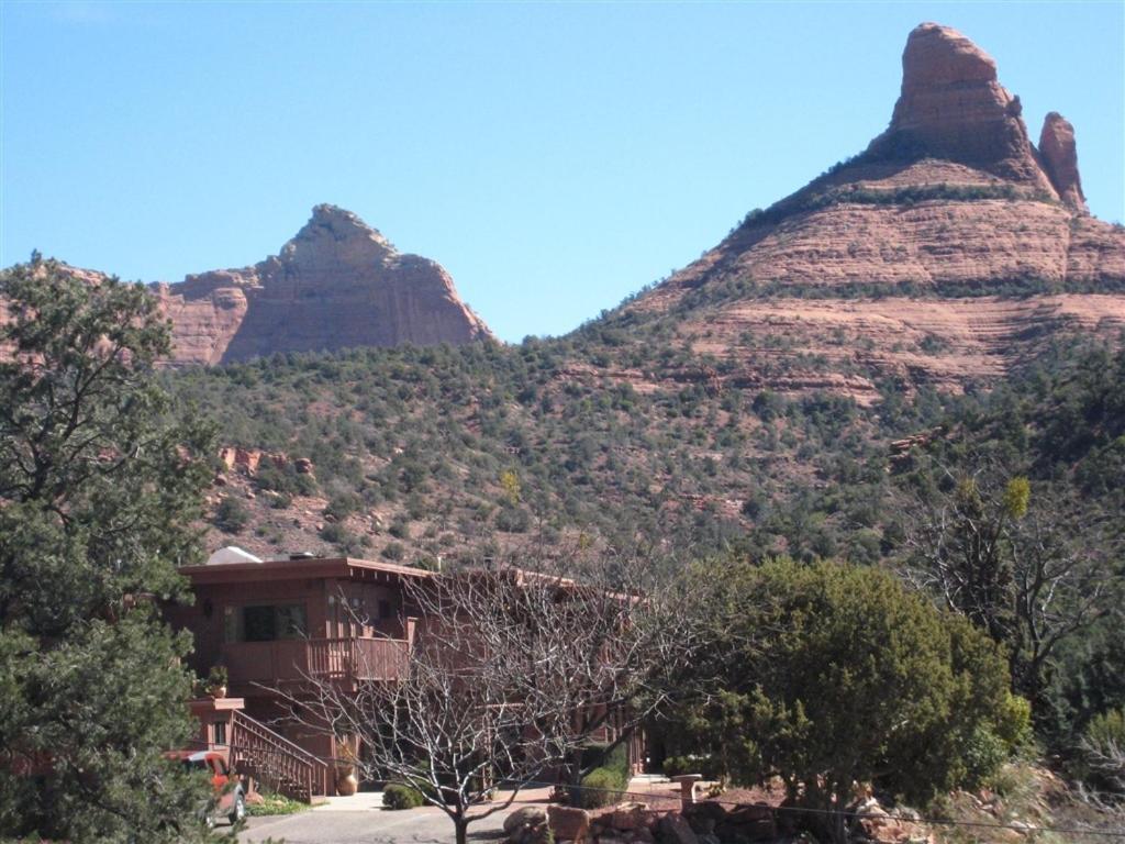 The Joy Sedona - Bed & Breakfast and Luxury Creekside Cabins view 3