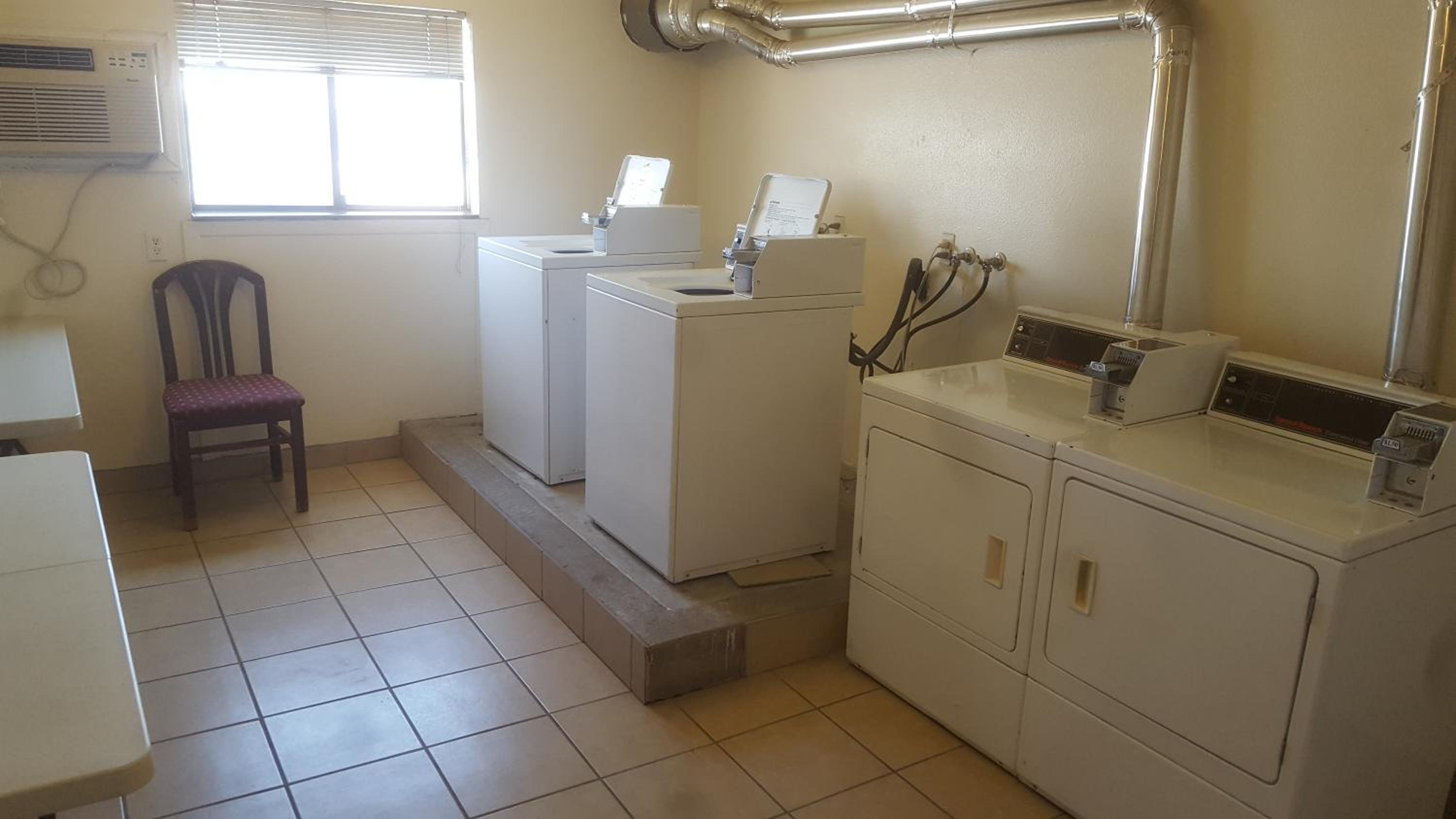 Vernal Vacations - Split Mountain Motel - Property Image 5