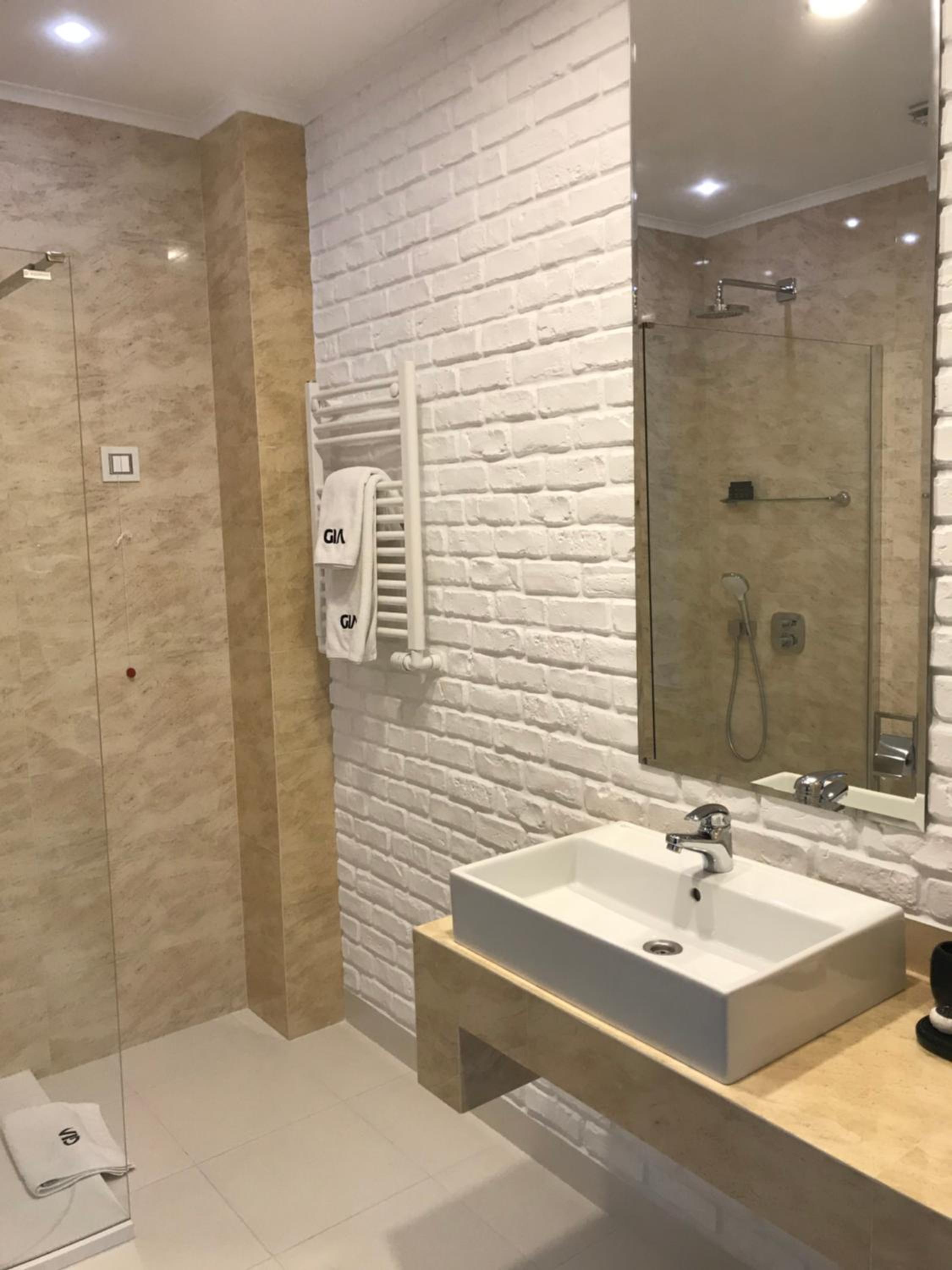 GIA Suites