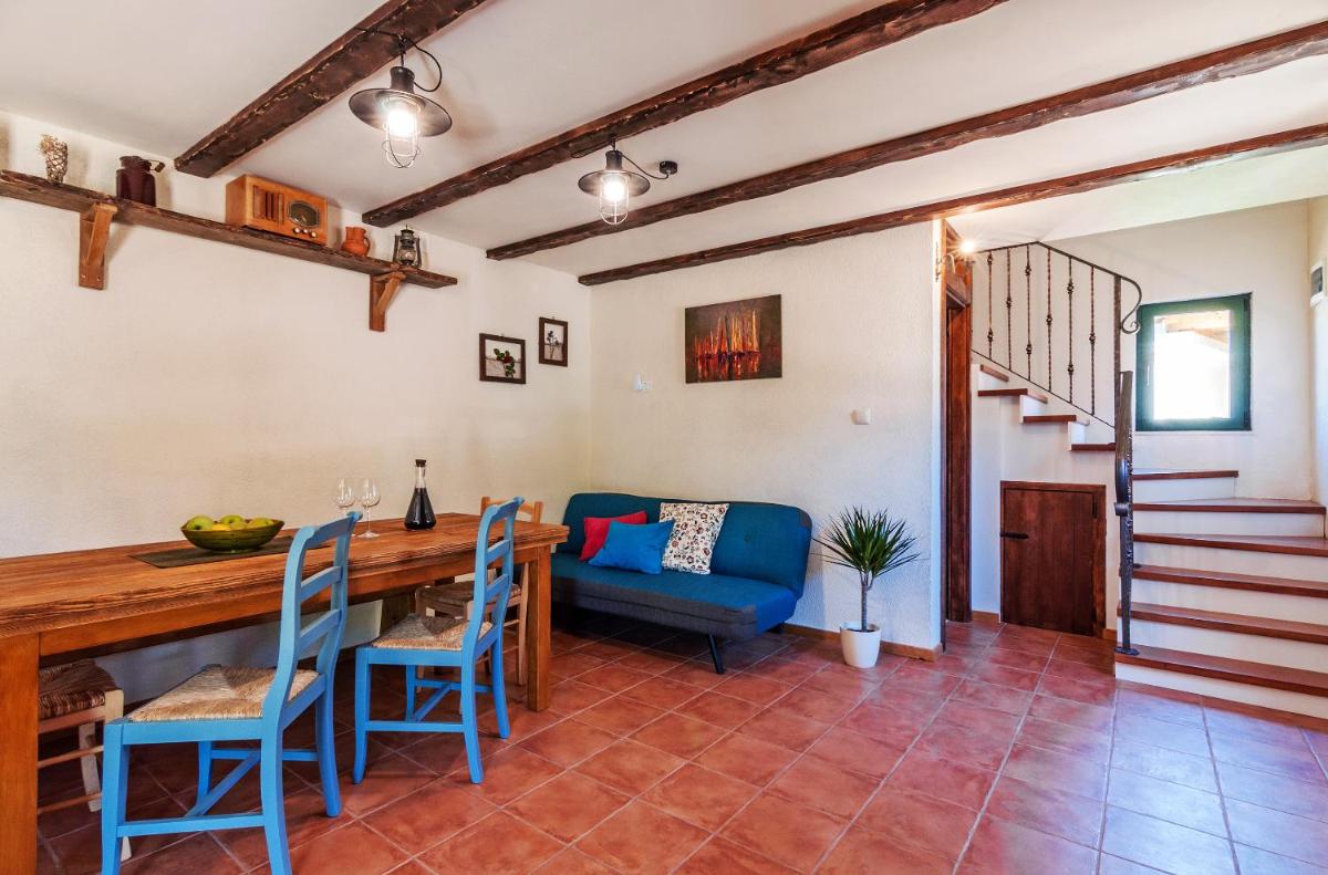 Traditional Holiday Home Rita view 2