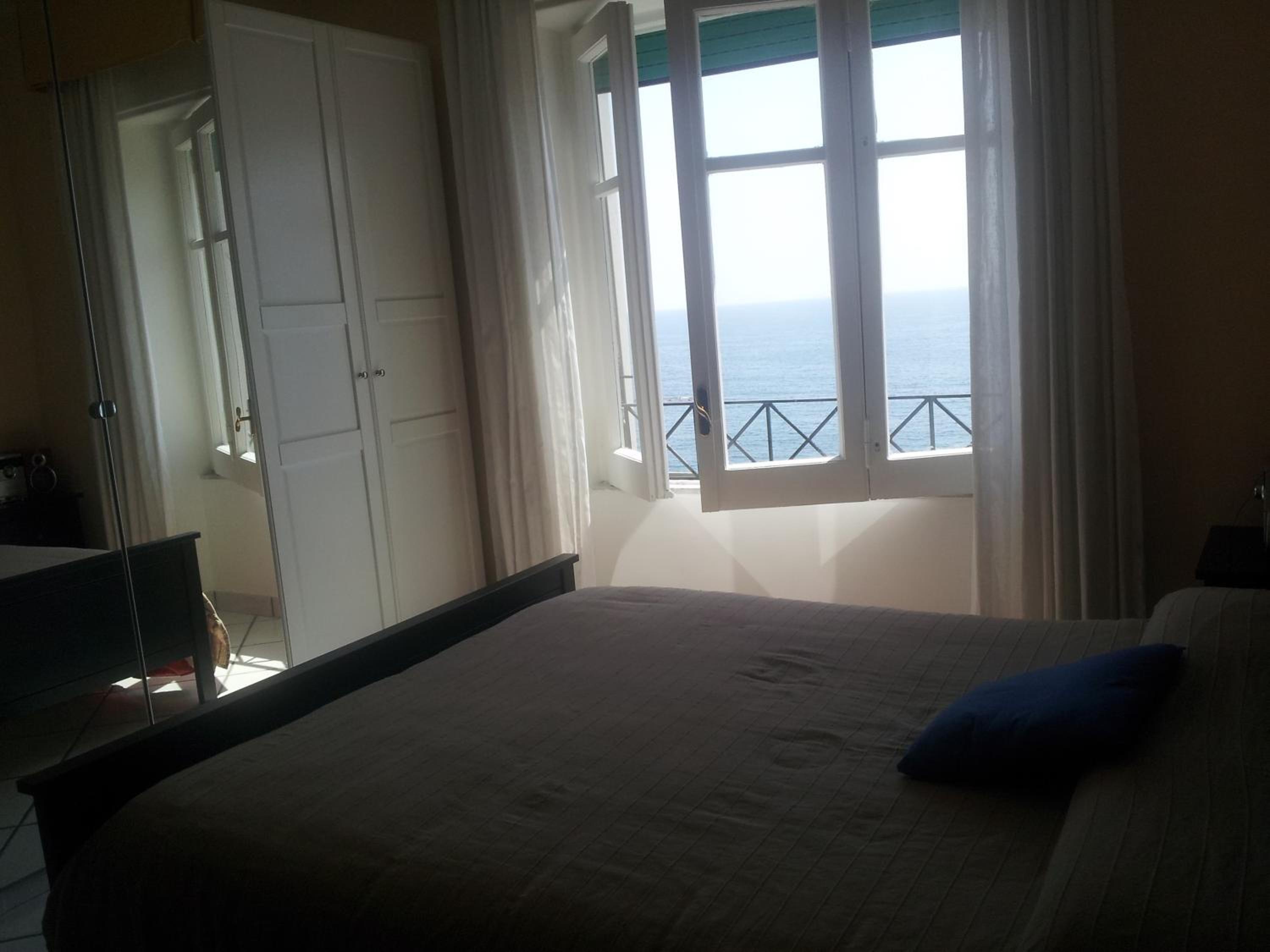 Casa Vista Mare en Salerno — hotel room