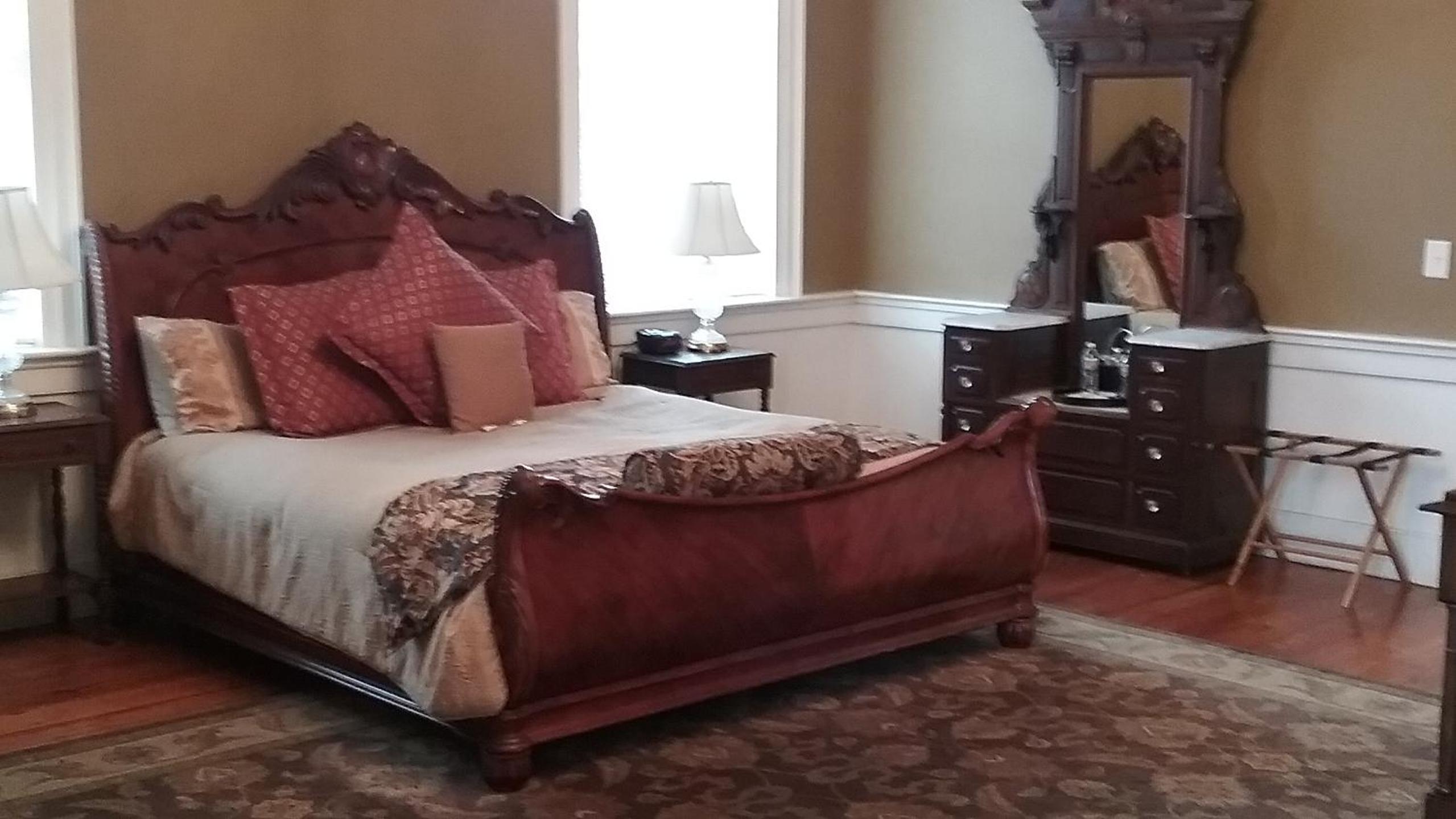 Hale Springs Inn view 3