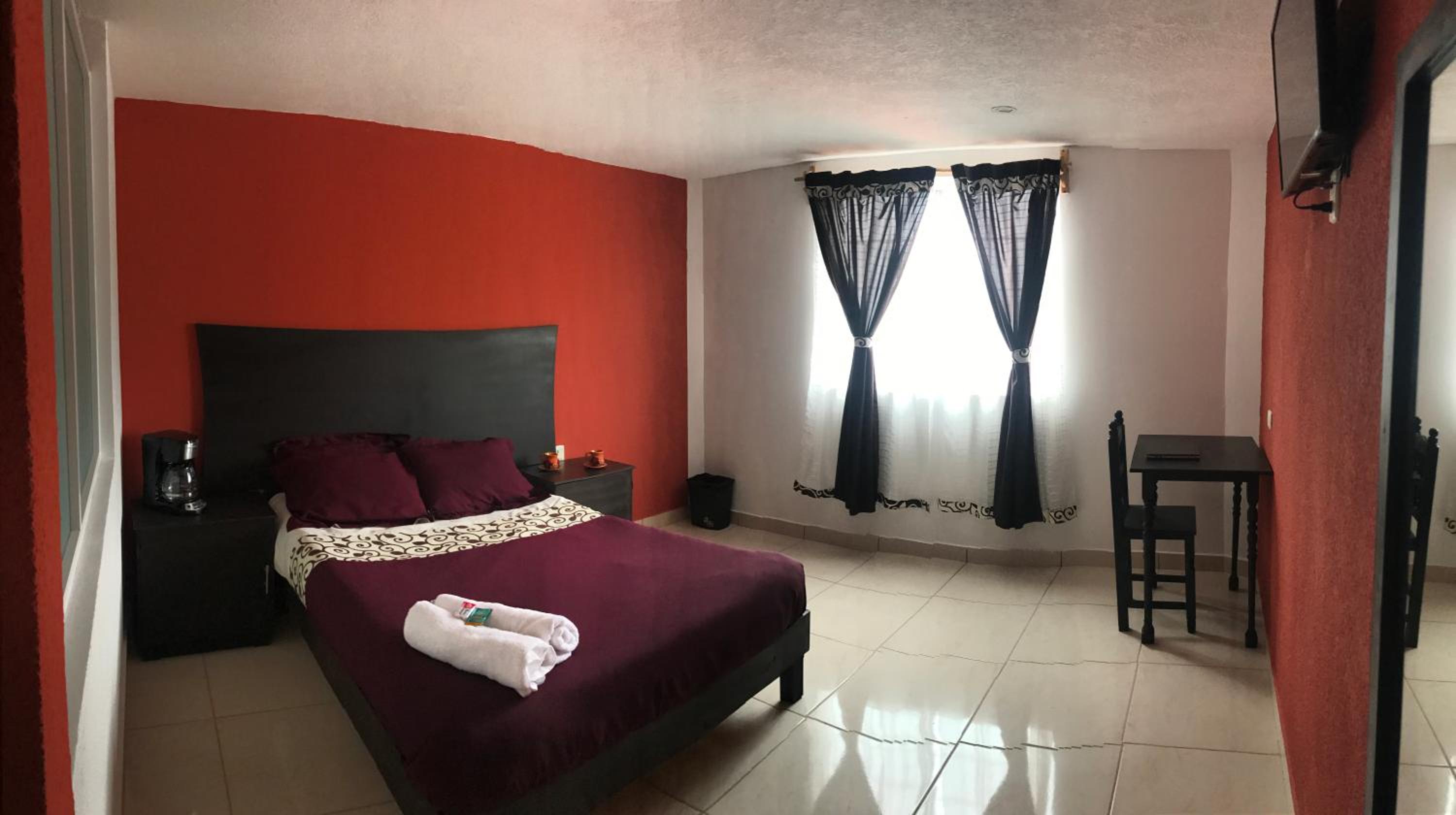 Hotel & Suites Cerro Roj0