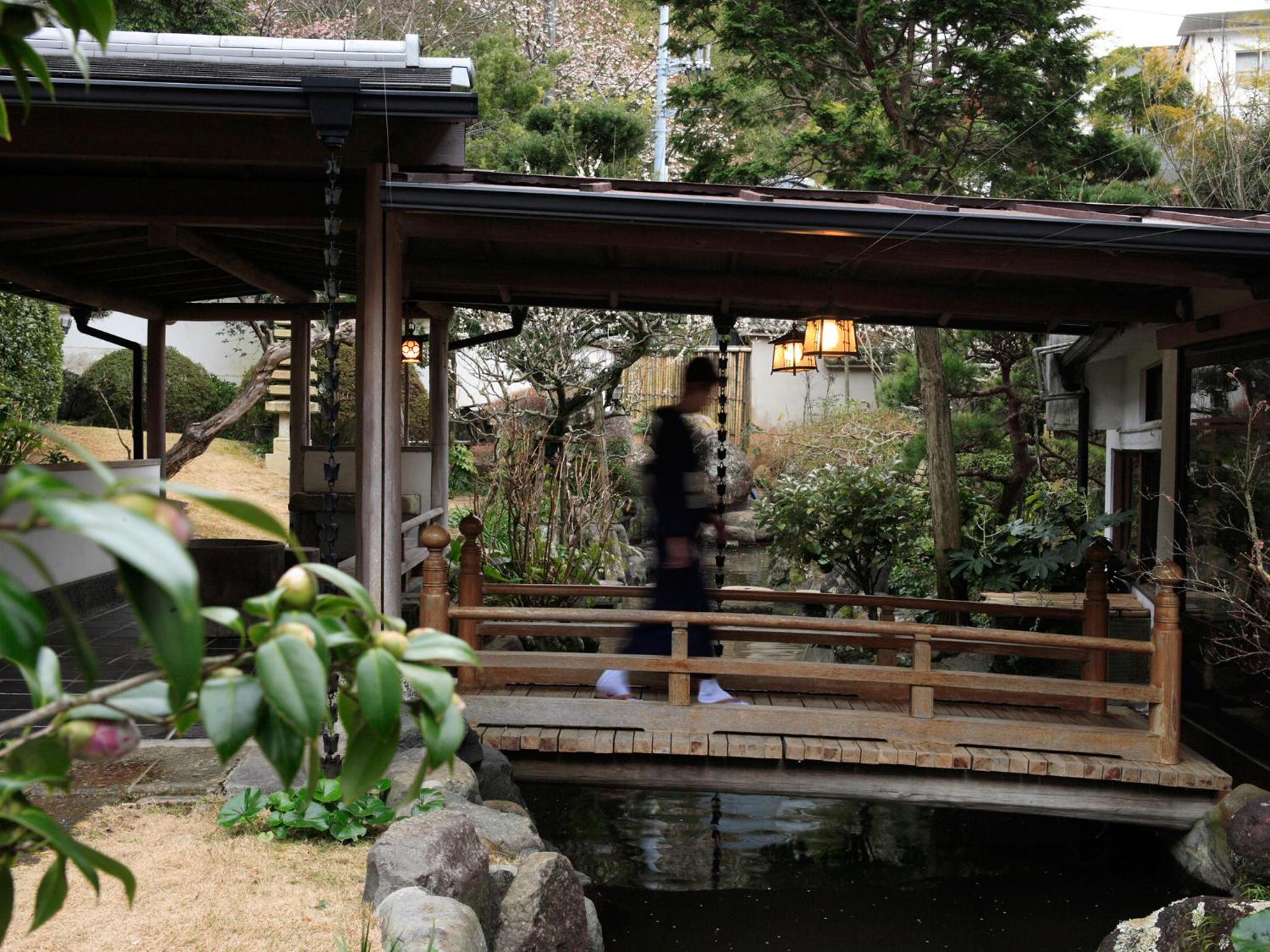 Sakahijiri gyokushoen