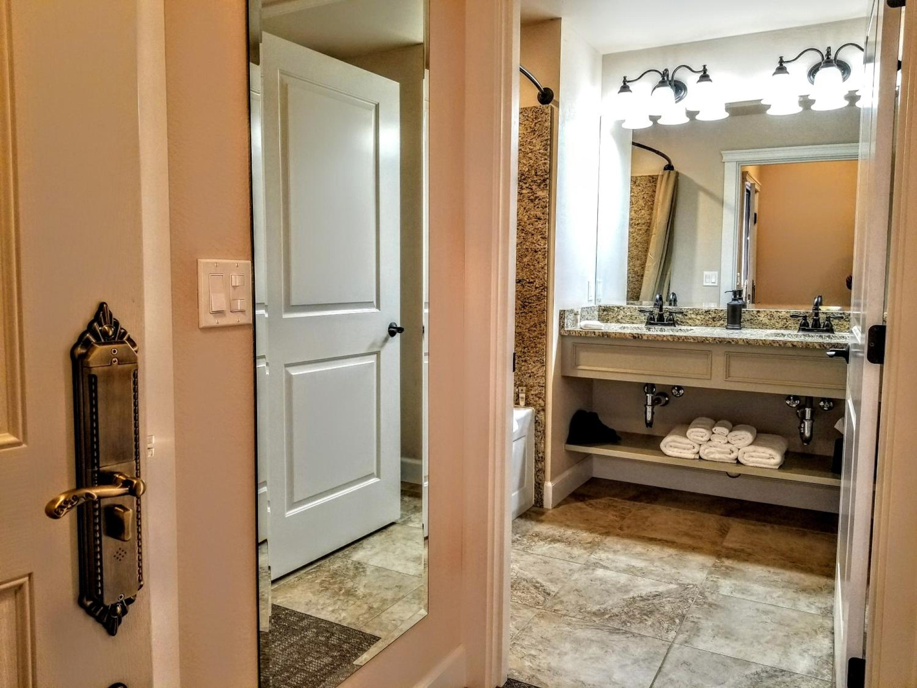 Medford Vacations - Resort at Eagle Point Golf Club Lodging - Property Image 2