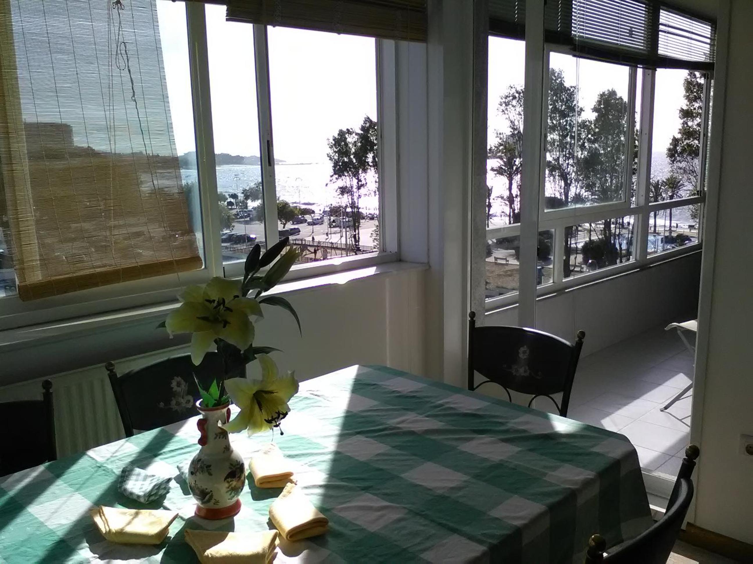 Apartamento playa Samil en Vigo — dining
