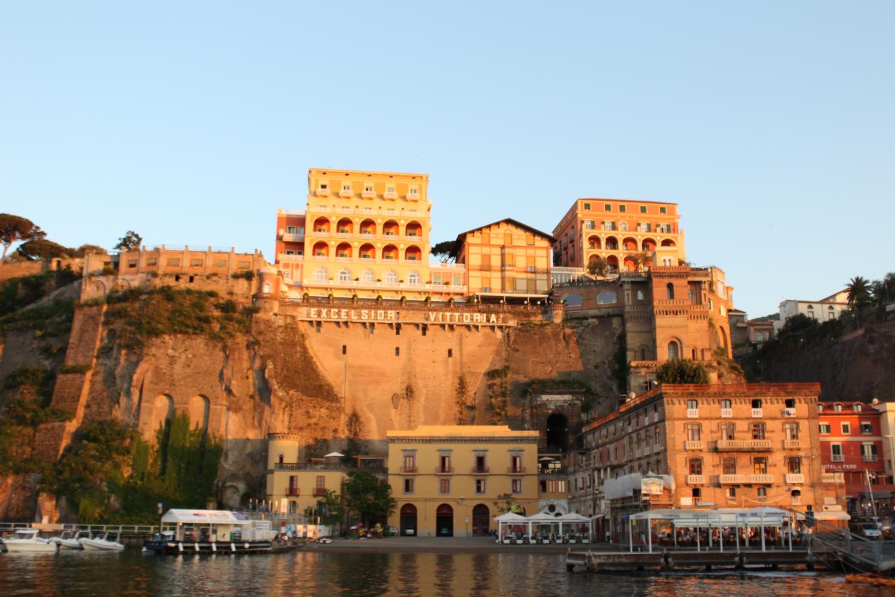 Surriento Suites en Sorrento — building